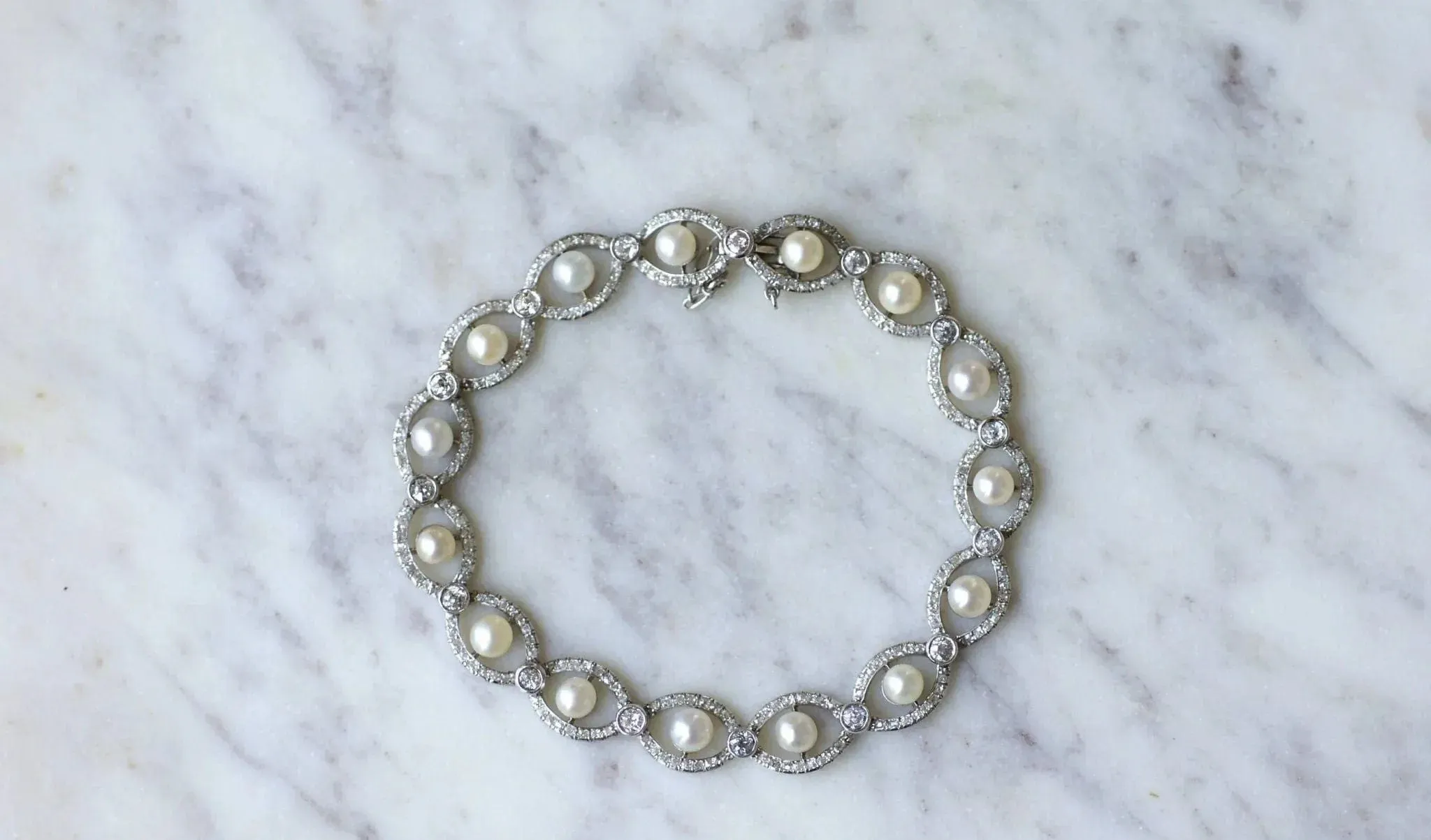 Bracelet Art Deco platine, diamants, et perles sold by 58 Facettes product image thumbnail 4