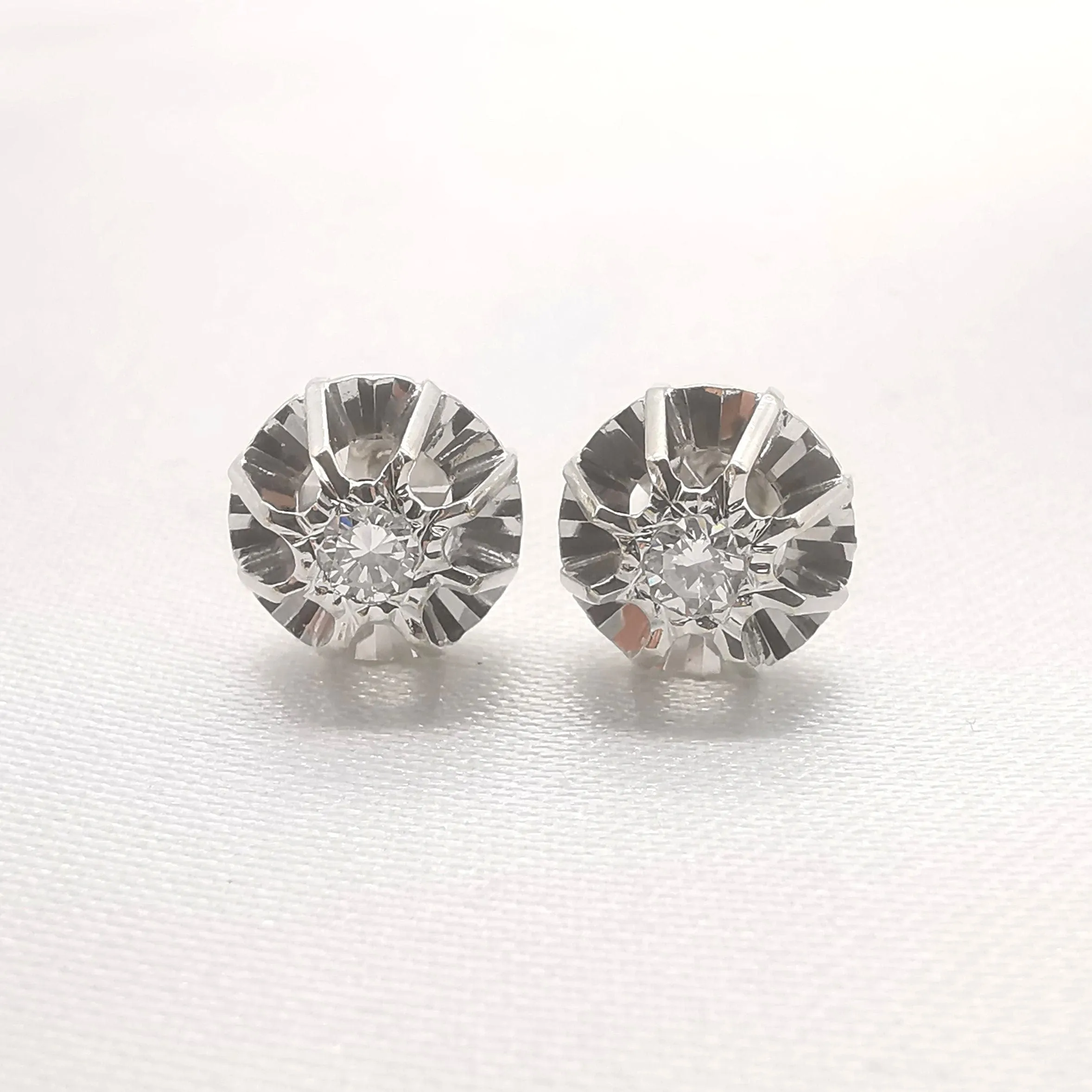 Boucles d'oreilles or blanc et diamant sold by 58 Facettes product image thumbnail 2