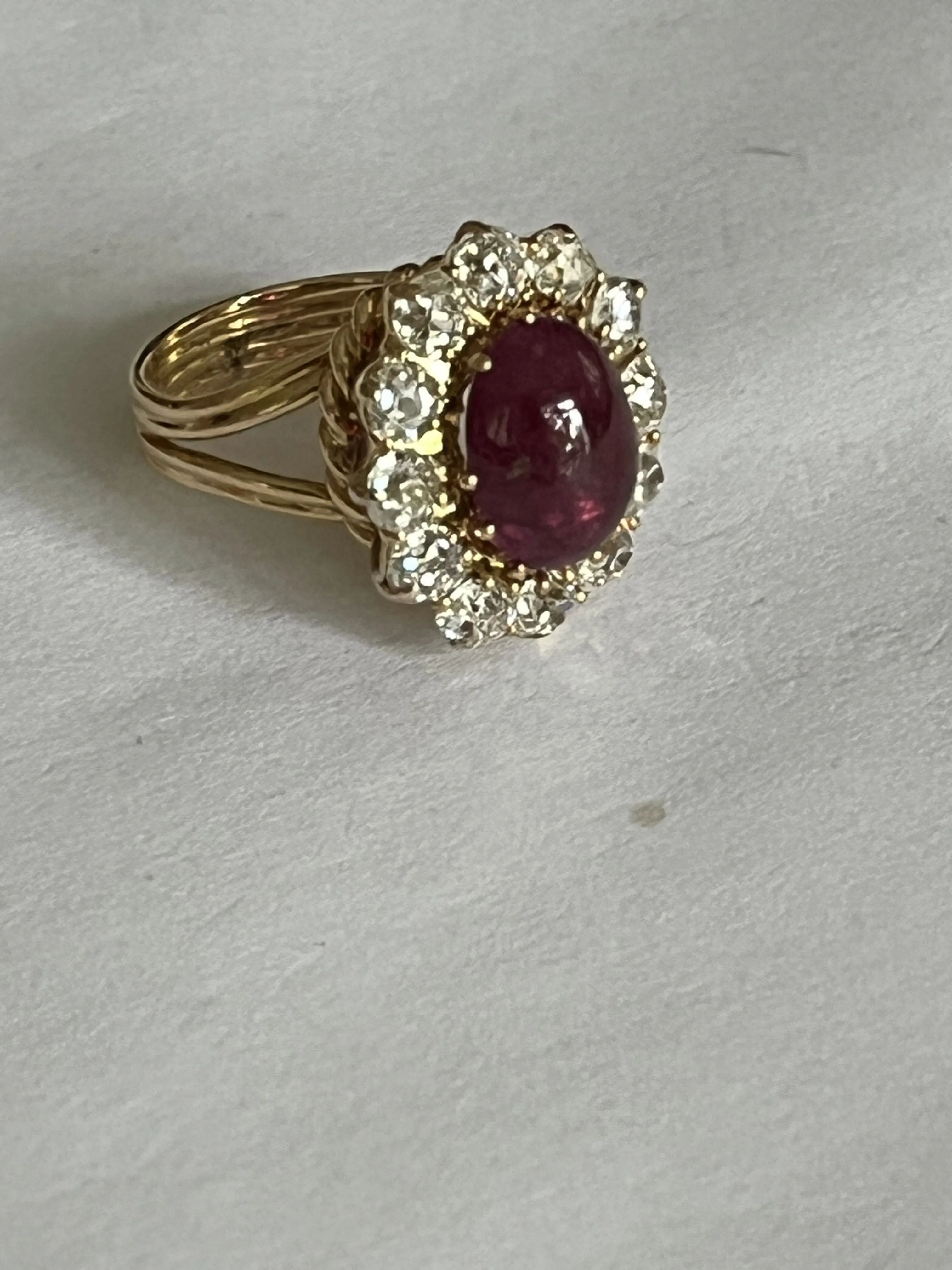 Bague or jaune rubis cabochon diamants sold by 58 Facettes product image thumbnail 5