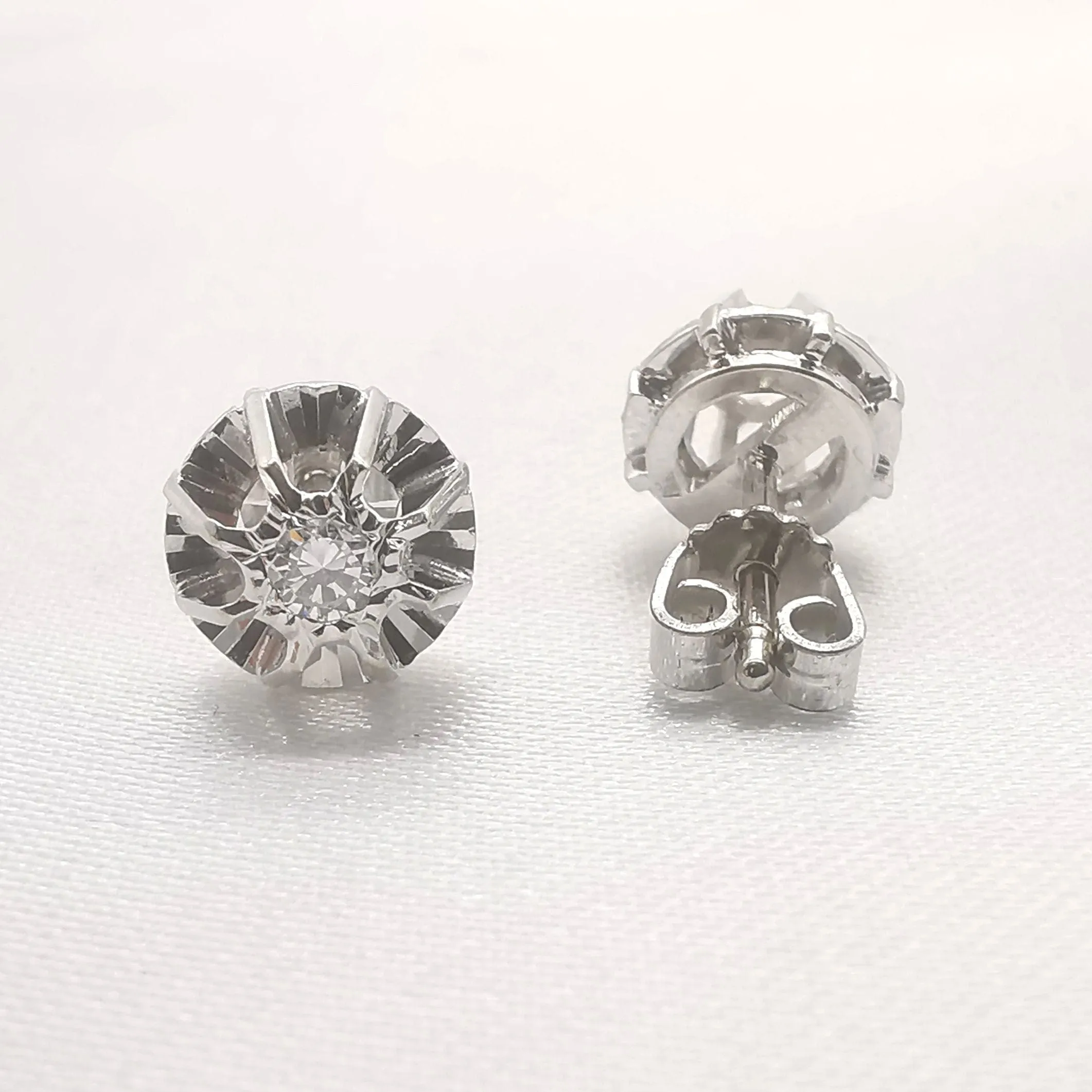 Boucles d'oreilles or blanc et diamant sold by 58 Facettes product image thumbnail 4