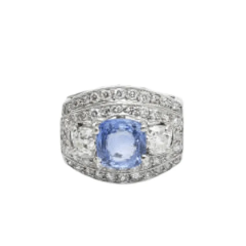 Bague Art Déco saphir Ceylan naturel entourage diamants or gris sold by 58 Facettes