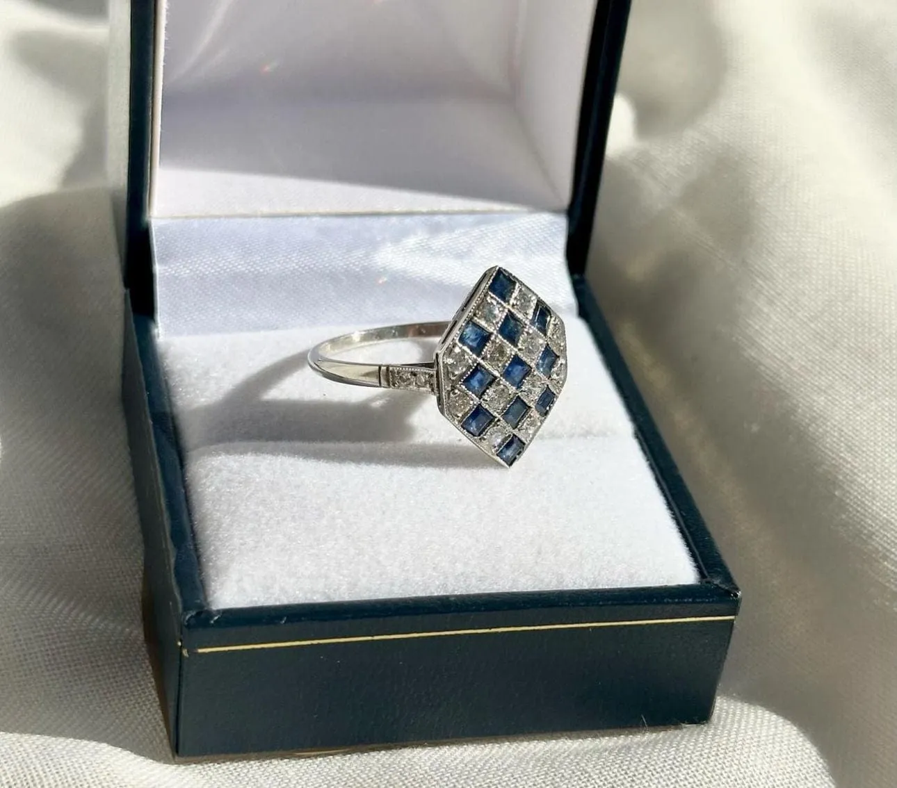 Bague style art déco platine diamants saphirs sold by 58 Facettes product image thumbnail 3