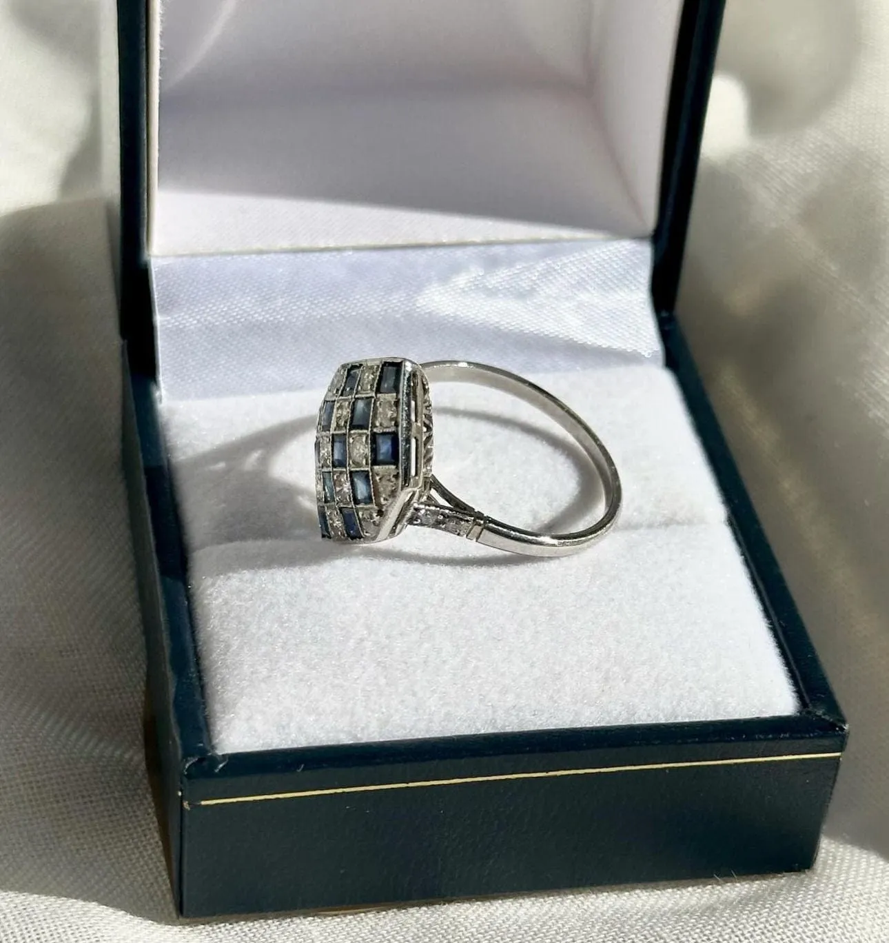 Bague style art déco platine diamants saphirs sold by 58 Facettes product image thumbnail 4