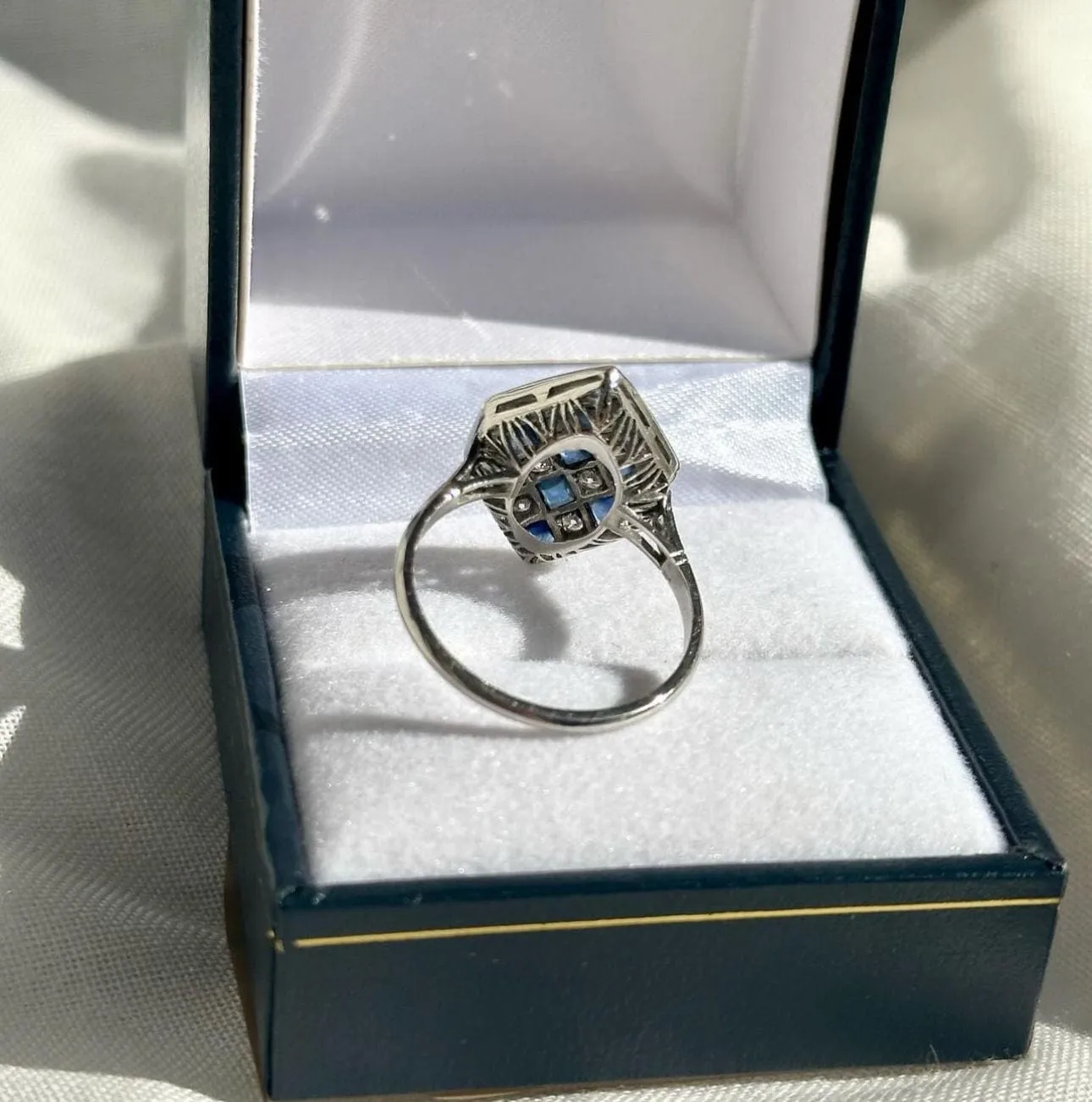 Bague style art déco platine diamants saphirs sold by 58 Facettes product image thumbnail 5