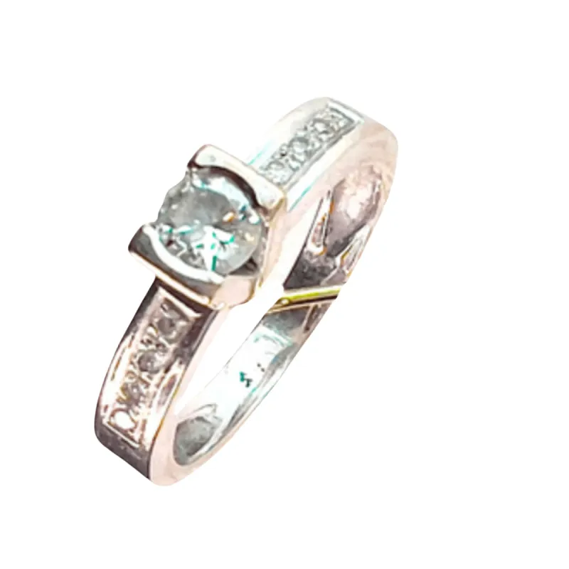 Bague solitaire au design contemporain en or 18 ct avec diamants sold by 58 Facettes