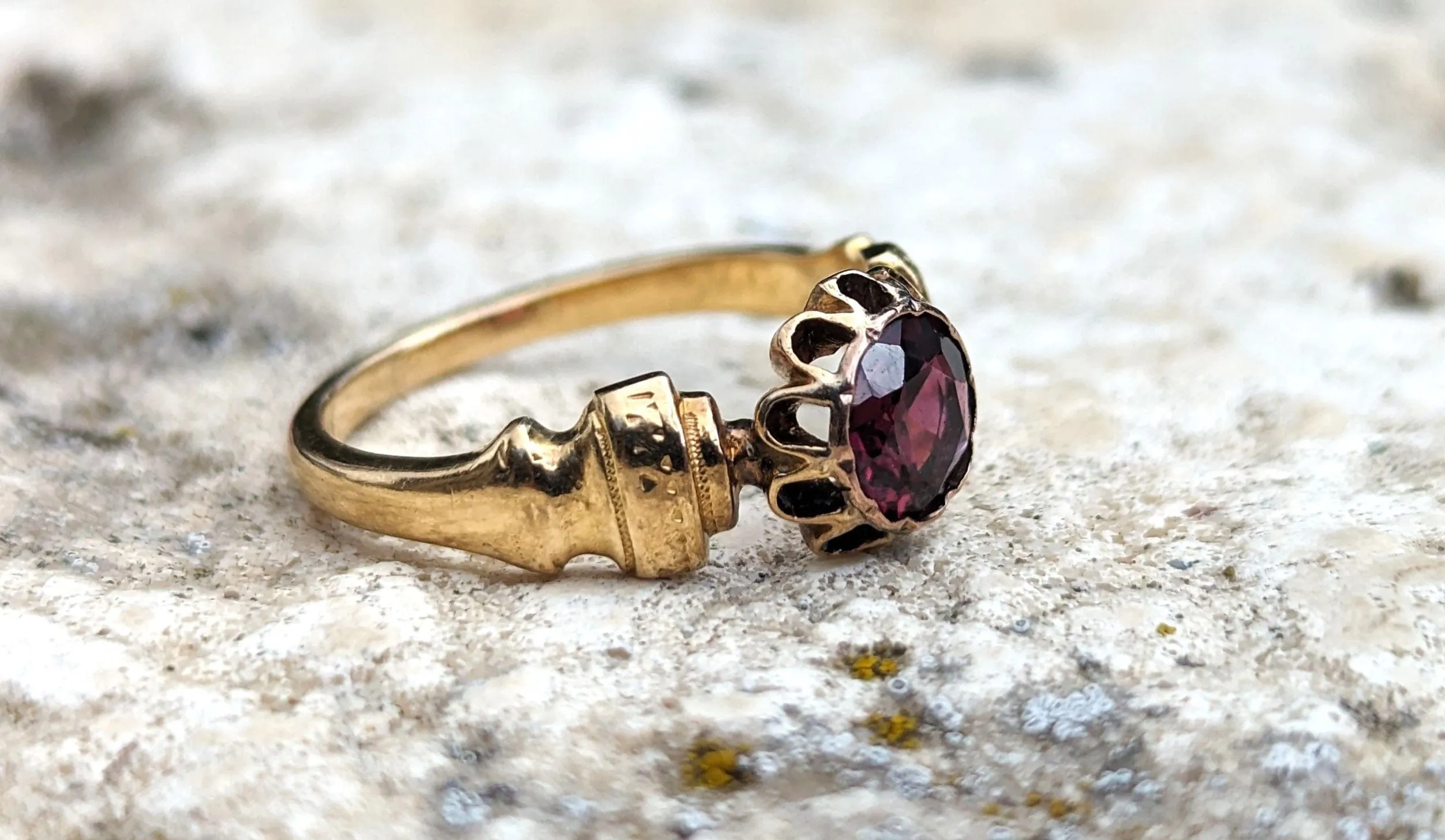 Bague ancienne or et grenat sold by 58 Facettes product image thumbnail 3