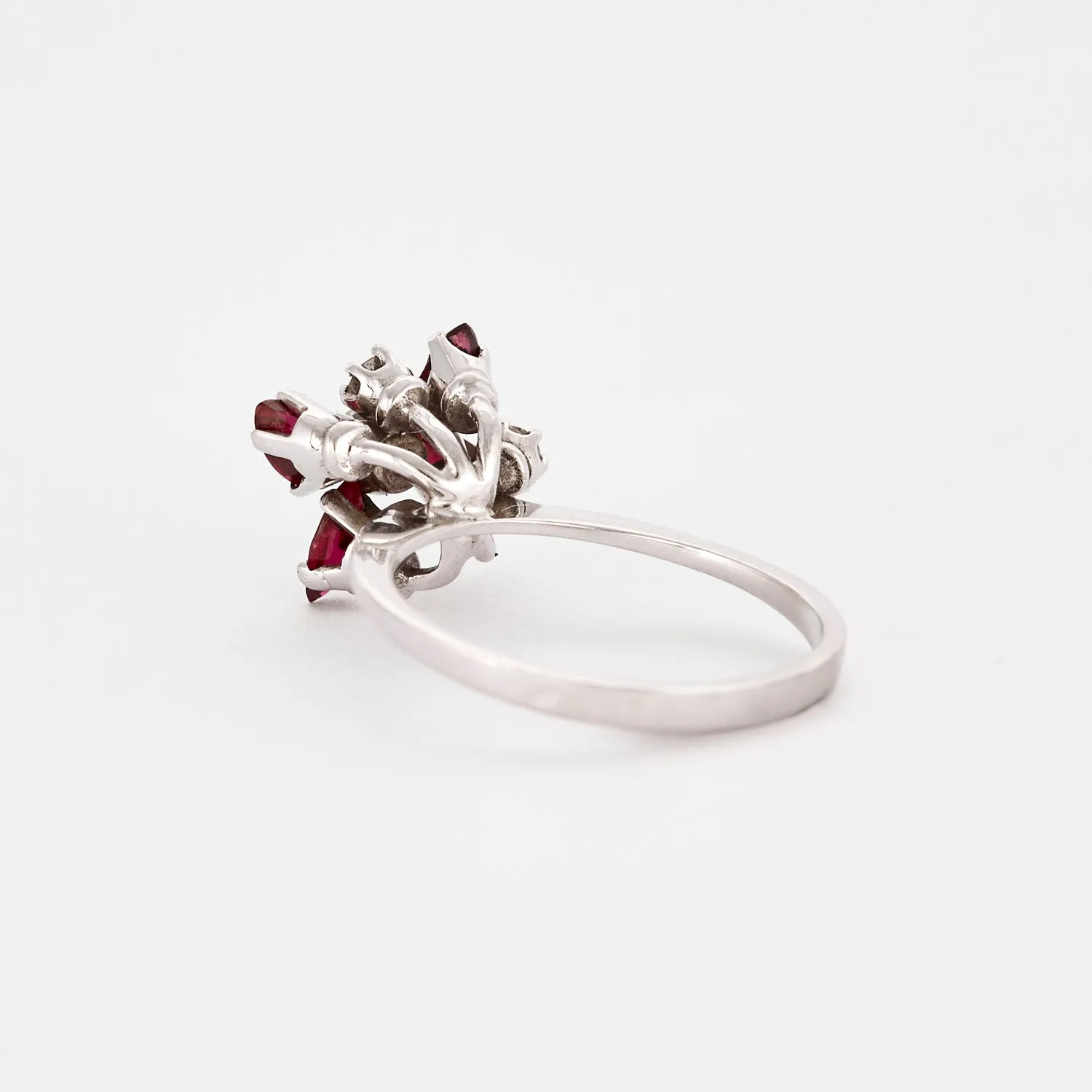 Bague en or gris, diamants et rubis sold by 58 Facettes product image thumbnail 5