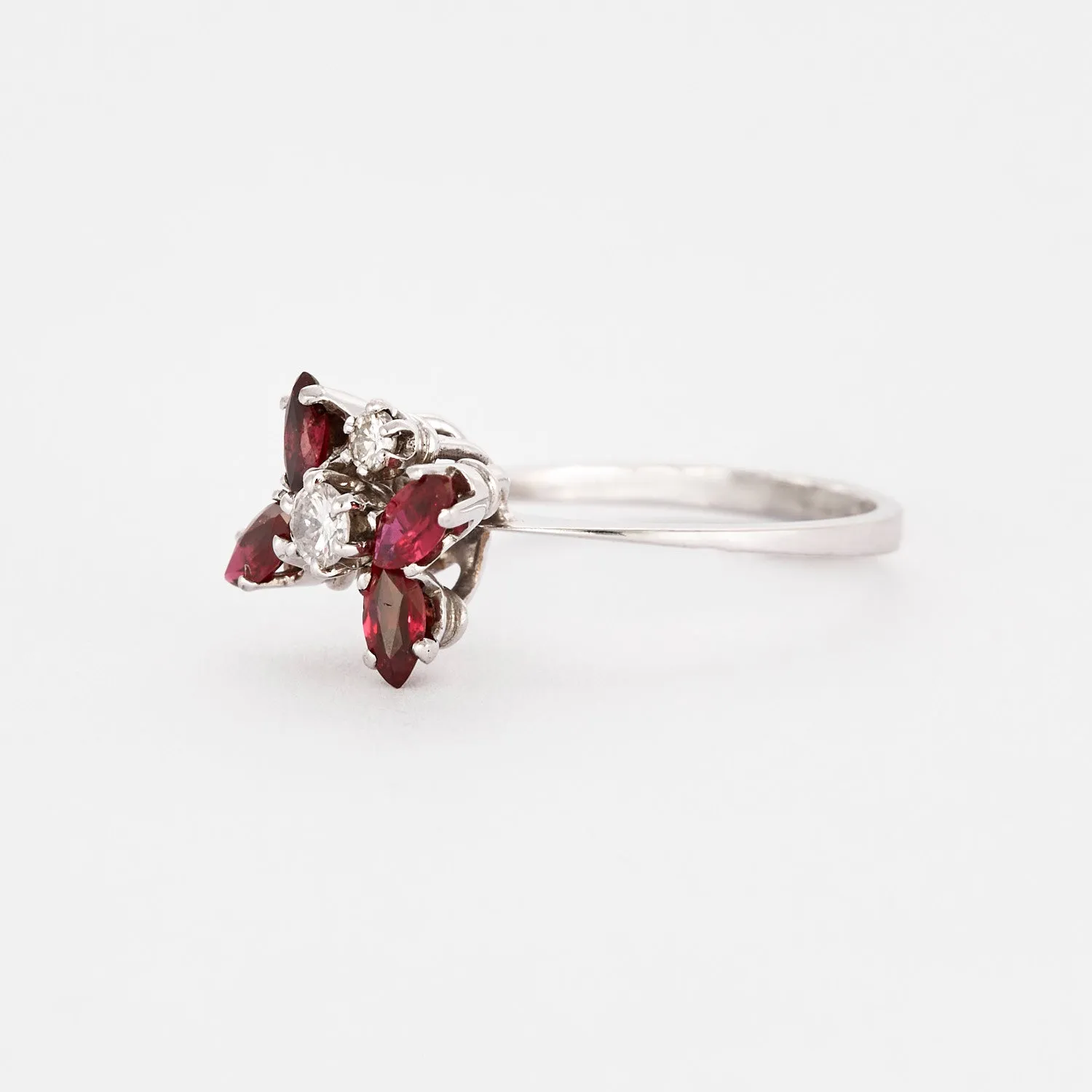 Bague en or gris, diamants et rubis sold by 58 Facettes product image thumbnail 3