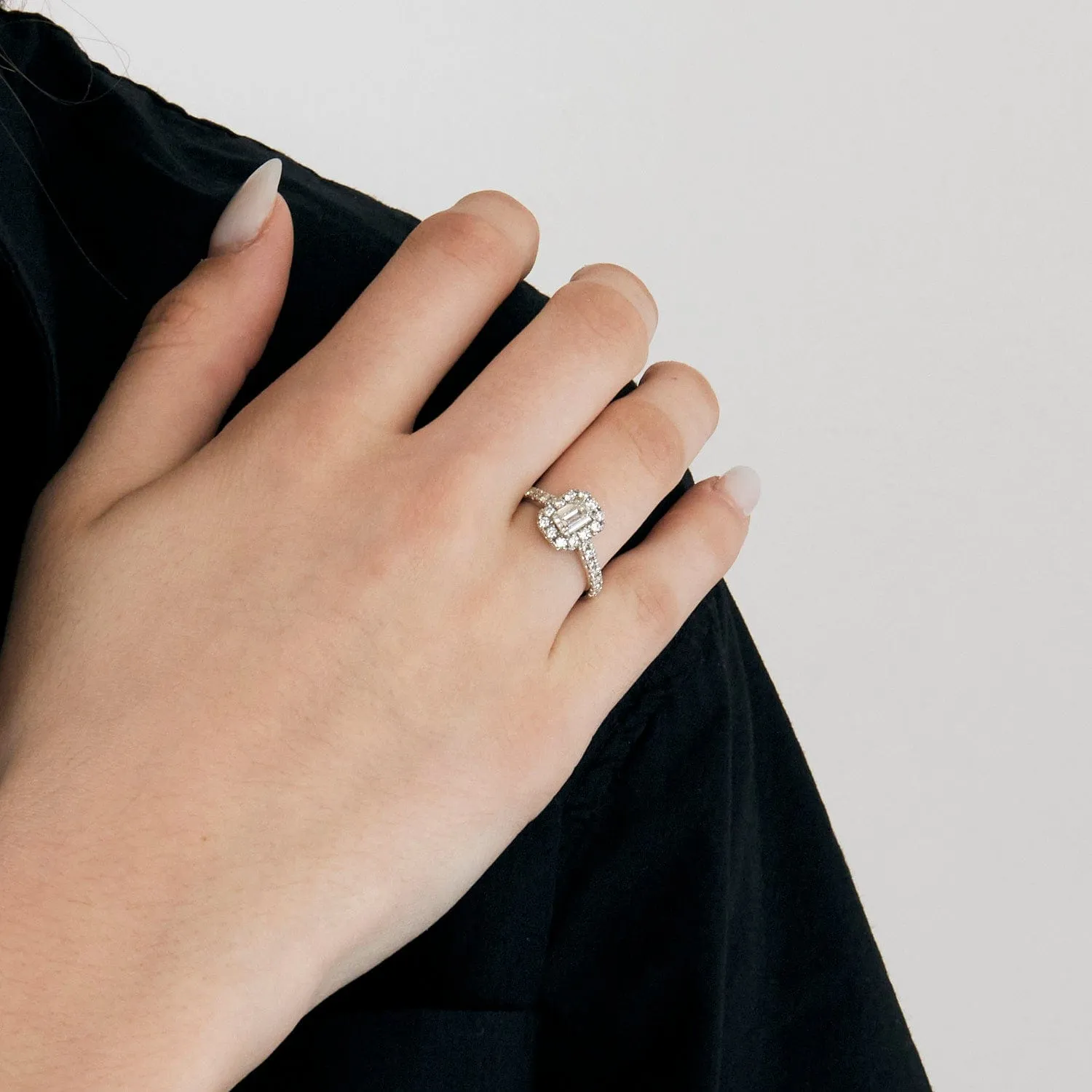 Bague Diamant taille émeraude serti sur or gris sold by 58 Facettes product image thumbnail 2