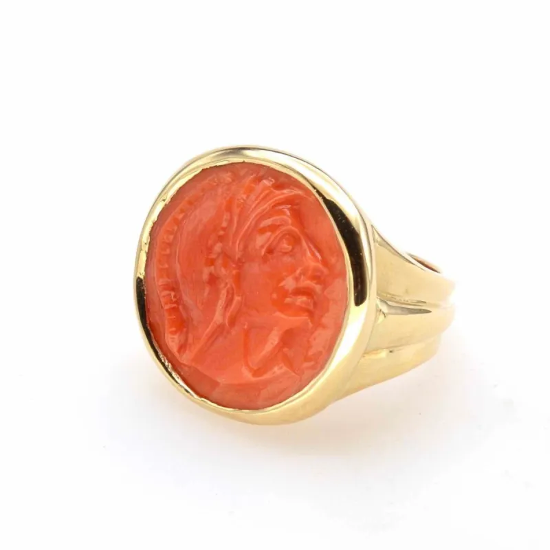Bague camée corail en or jaune sold by 58 Facettes