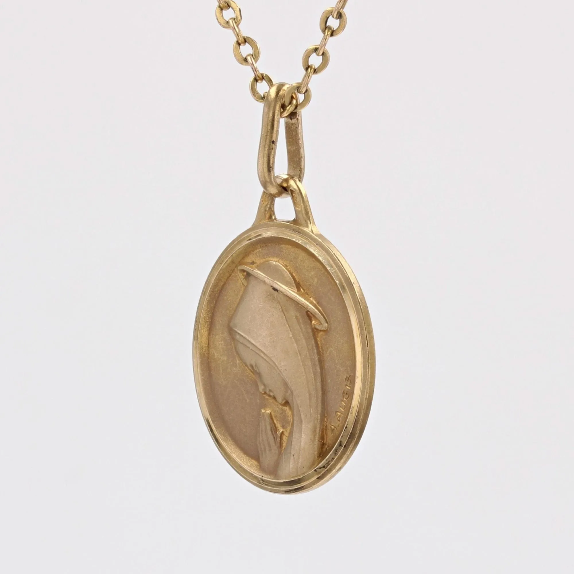 Médaille Vierge Marie or jaune signée Augis sold by 58 Facettes product image thumbnail 4