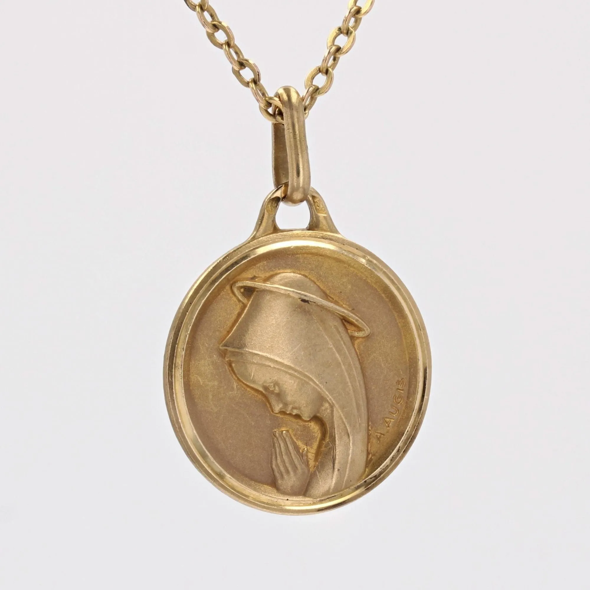 Médaille Vierge Marie or jaune signée Augis sold by 58 Facettes product image thumbnail 5