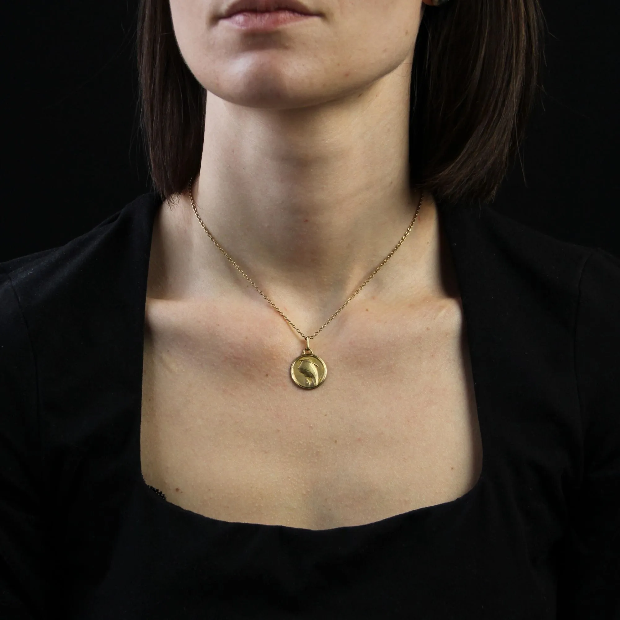 Médaille Vierge Marie or jaune signée Augis sold by 58 Facettes product image thumbnail 2