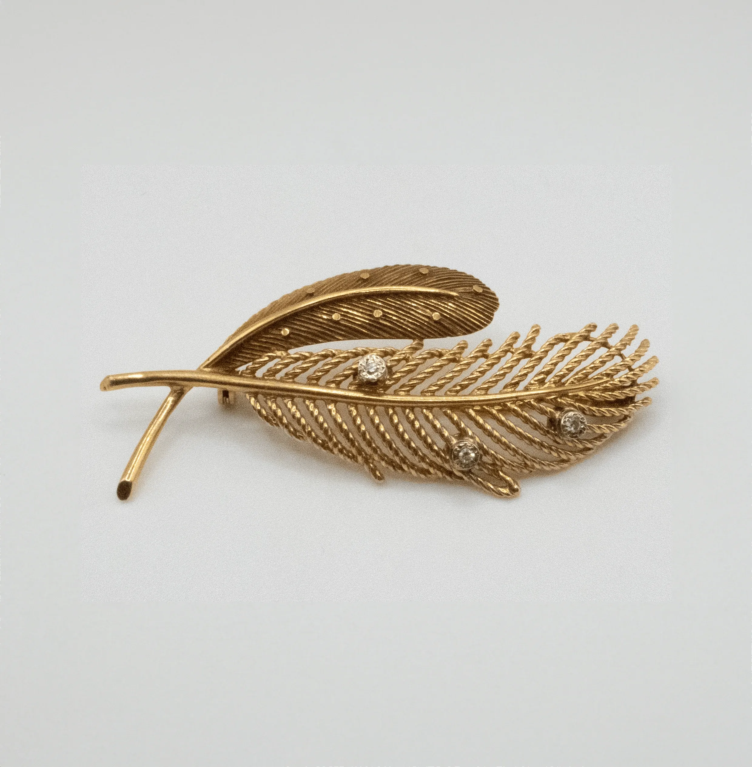 Broche Plume Or et Diamants sold by 58 Facettes product image thumbnail 2