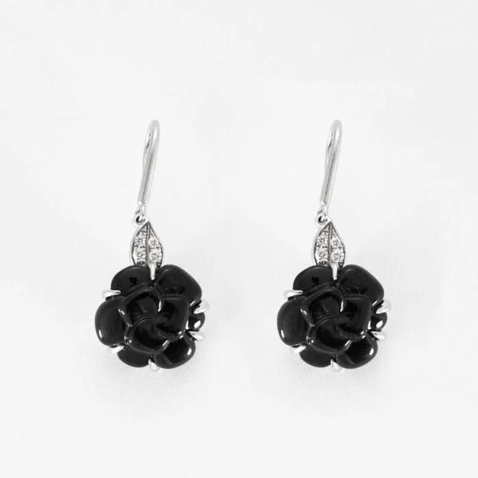 CHANEL - Camélia - Boucles d'oreilles or et onyx sold by 58 Facettes