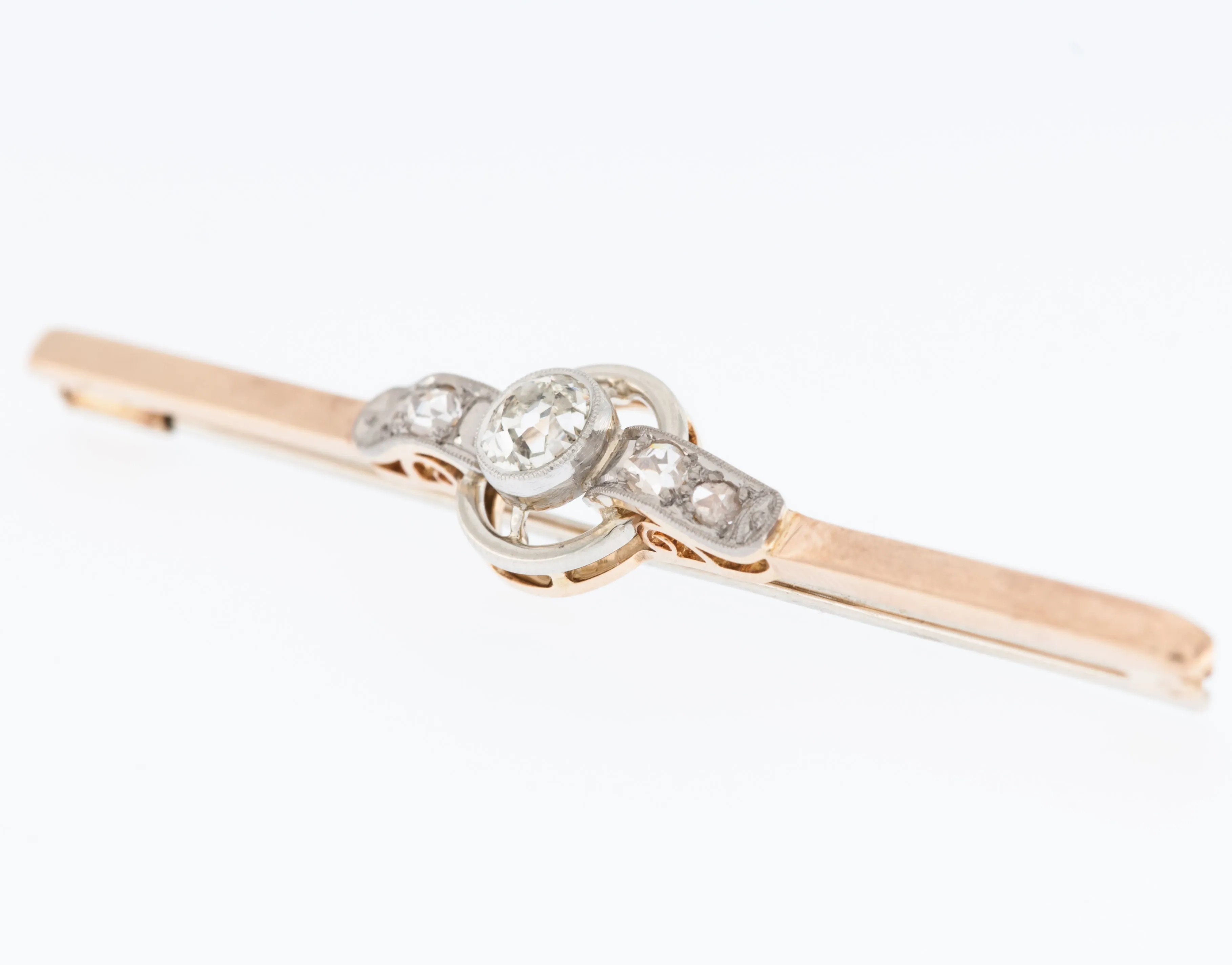 Broche rétro en or jaune et platine avec diamants sold by 58 Facettes product image thumbnail 4