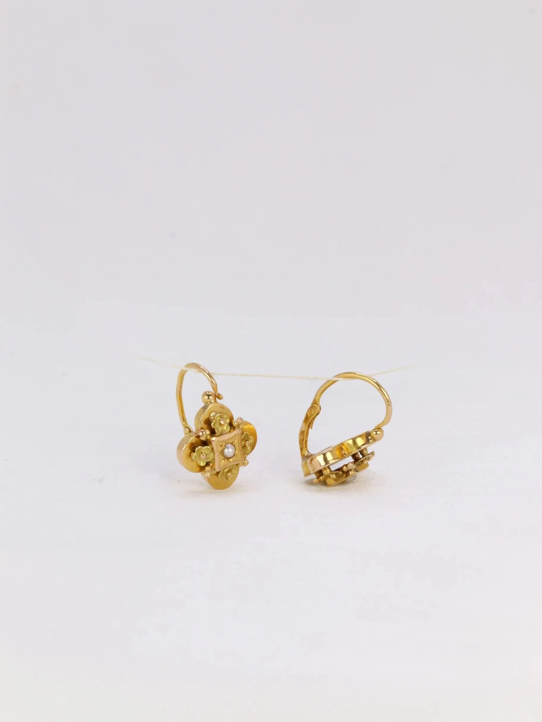 Dormeuses en or jaune et perles fines sold by 58 Facettes product image thumbnail 4