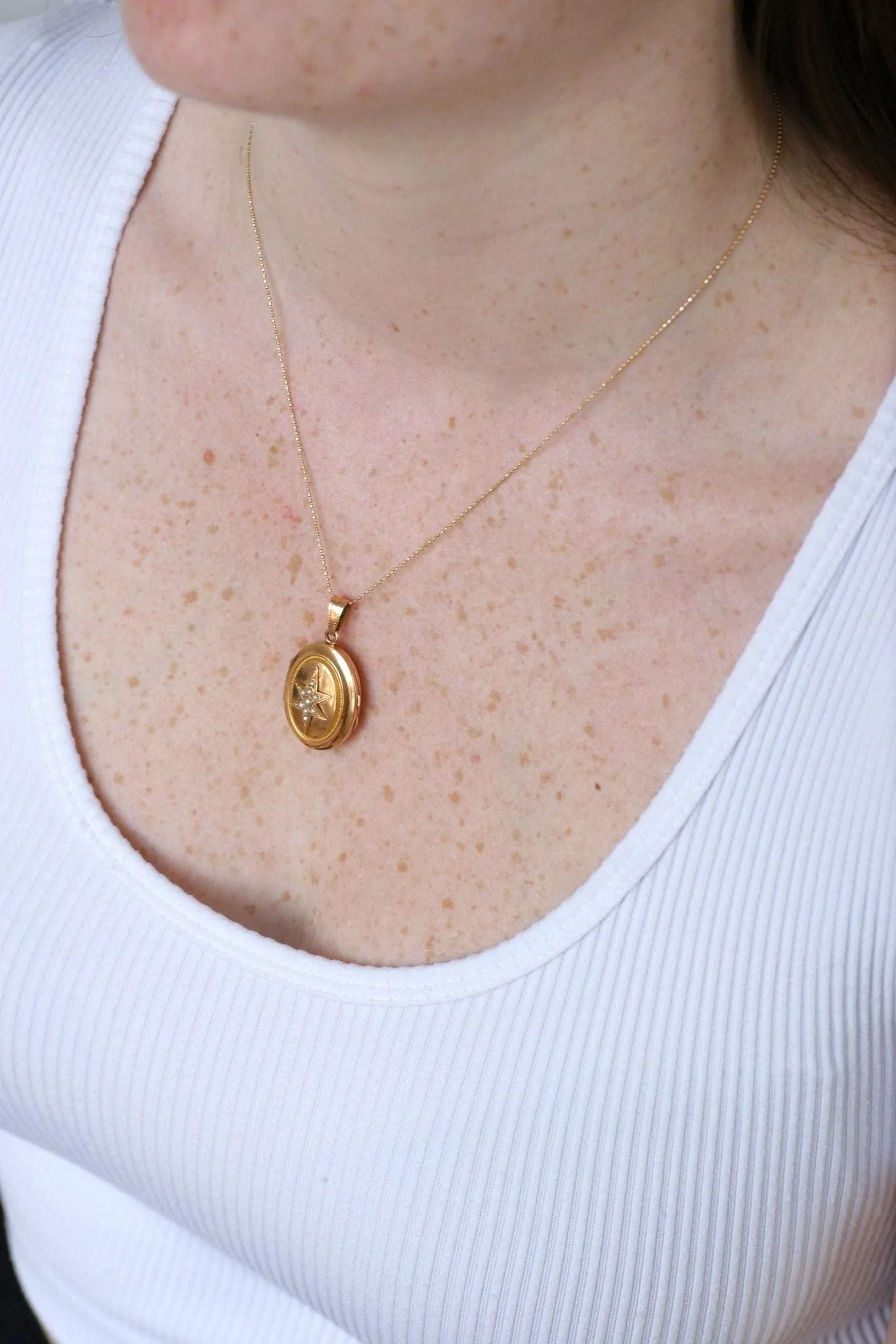 Médaillon étoile porte-photo or et perles sold by 58 Facettes product image thumbnail 3