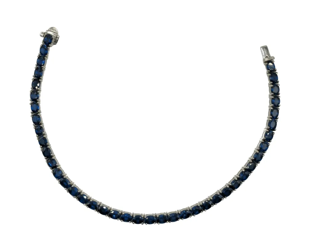 Bracelet rivière saphirs calibrés sur or blanc sold by 58 Facettes