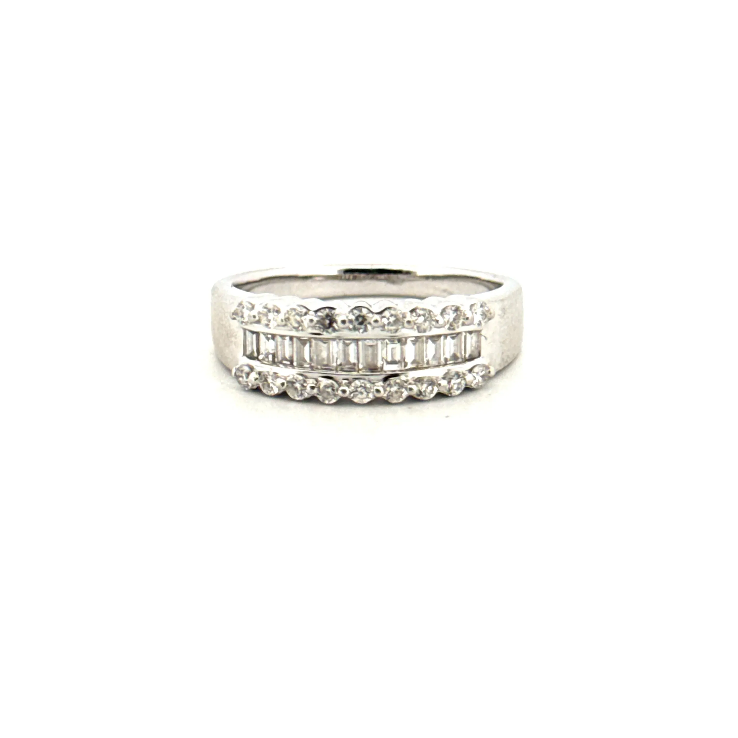 Alliance demi-tour or blanc et diamants sold by 58 Facettes
