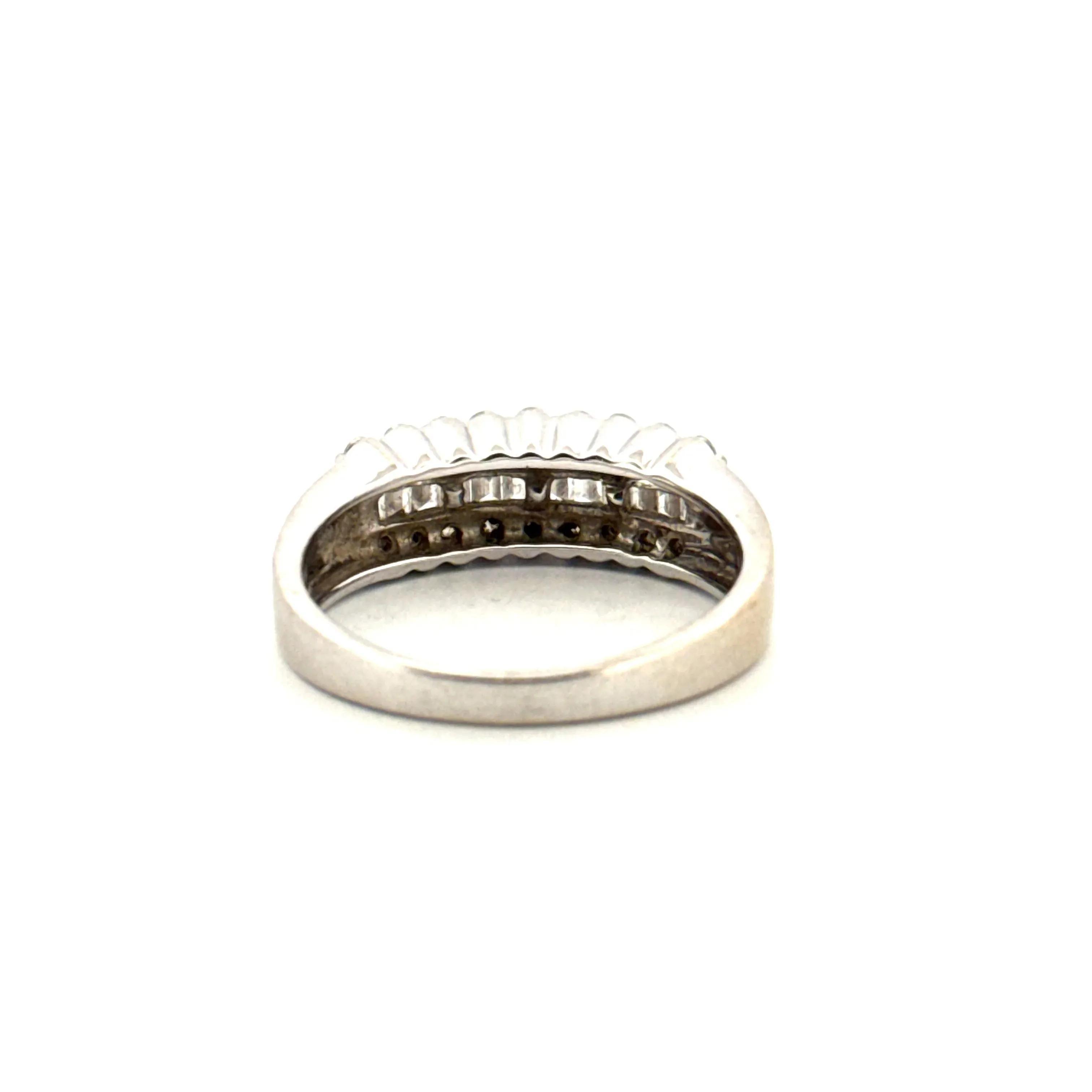 Alliance demi-tour or blanc et diamants sold by 58 Facettes product image thumbnail 5