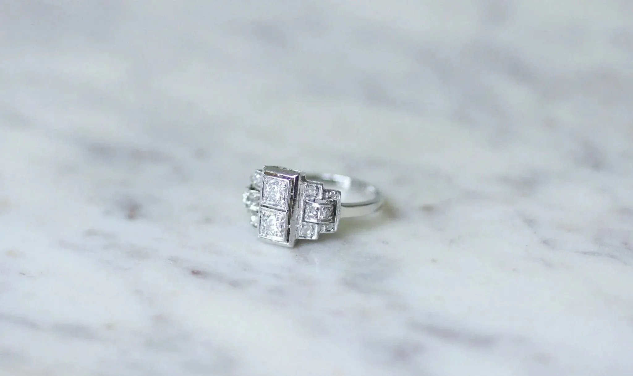 Bague Art Déco diamants sur platine sold by 58 Facettes product image thumbnail 4