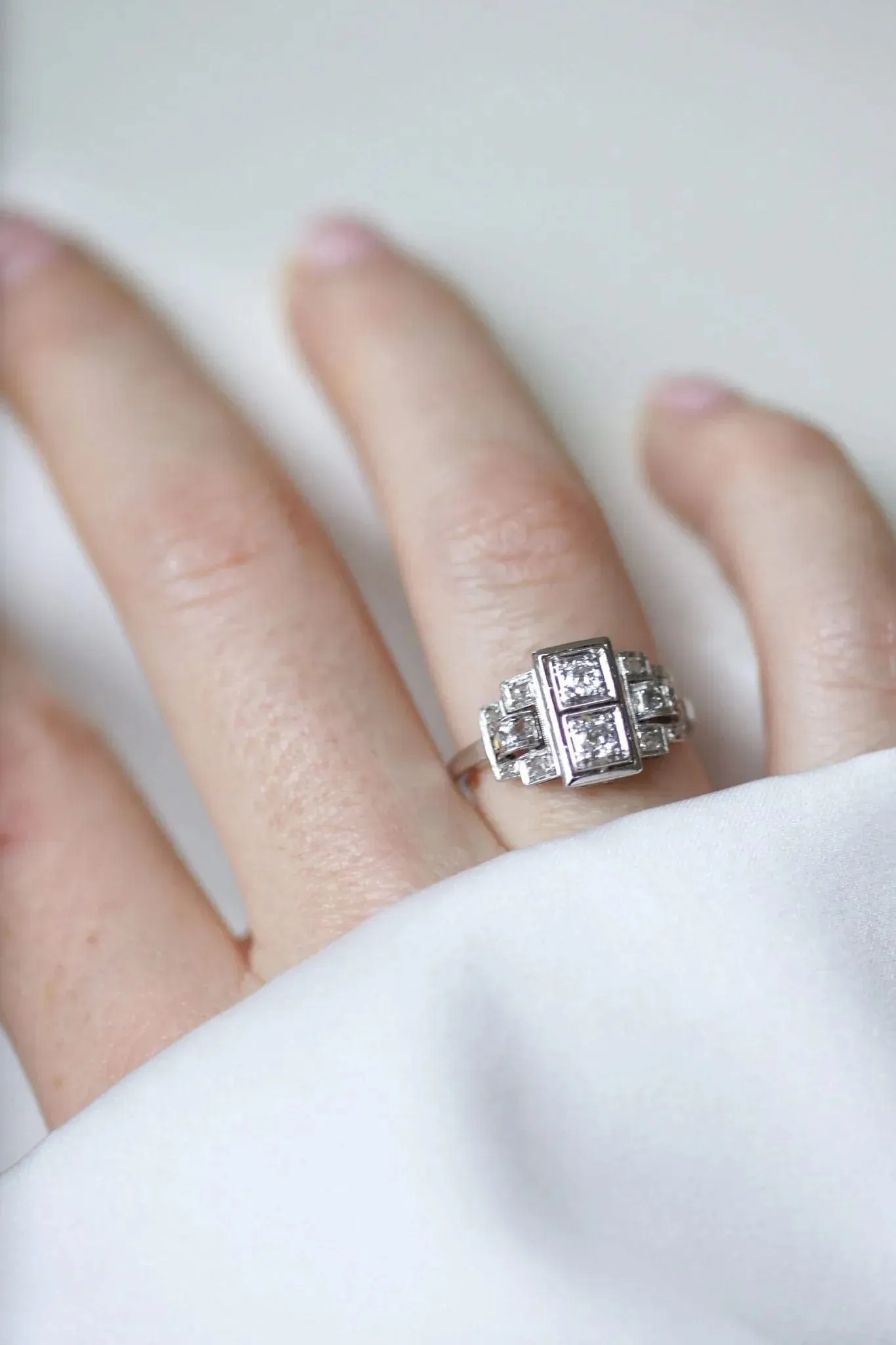 Bague Art Déco diamants sur platine sold by 58 Facettes product image thumbnail 5