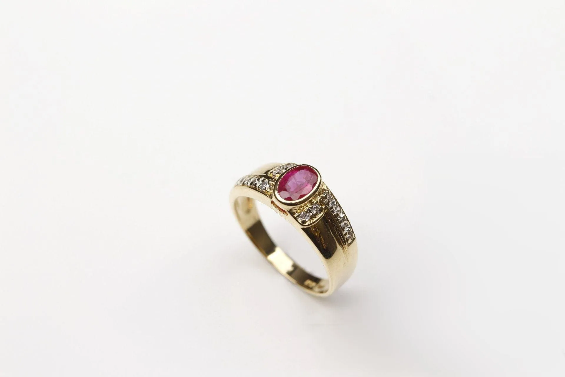 Bague Rubis ovale Diamants sold by 58 Facettes product image thumbnail 5