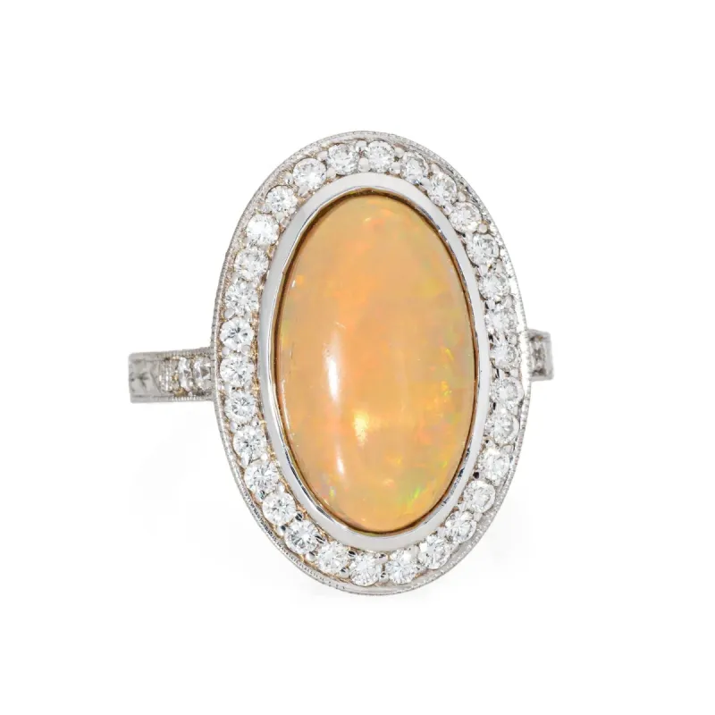 Imposante bague cocktail avec opale et diamants, or blanc sold by 58 Facettes