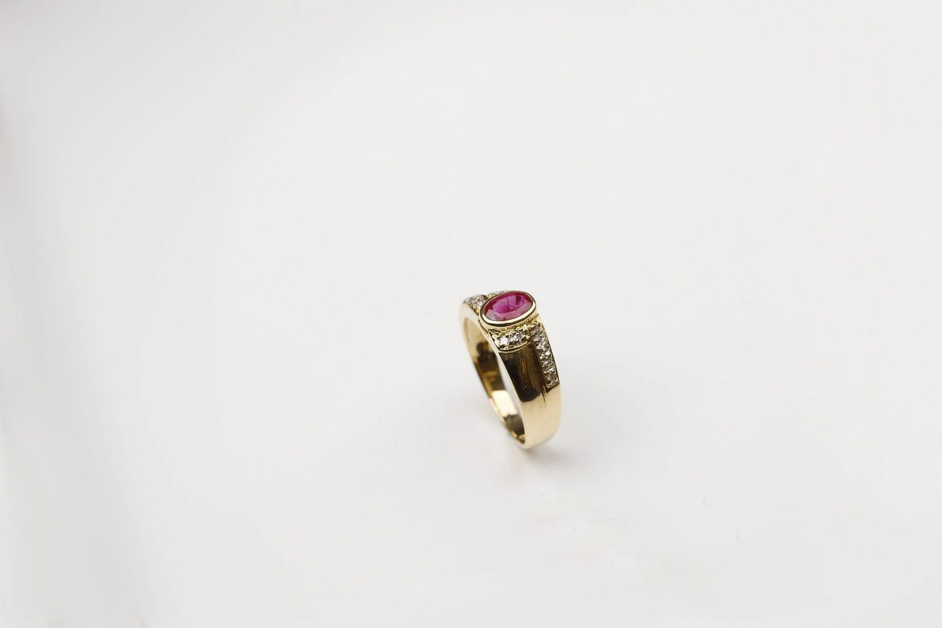 Bague Rubis ovale Diamants sold by 58 Facettes product image thumbnail 4