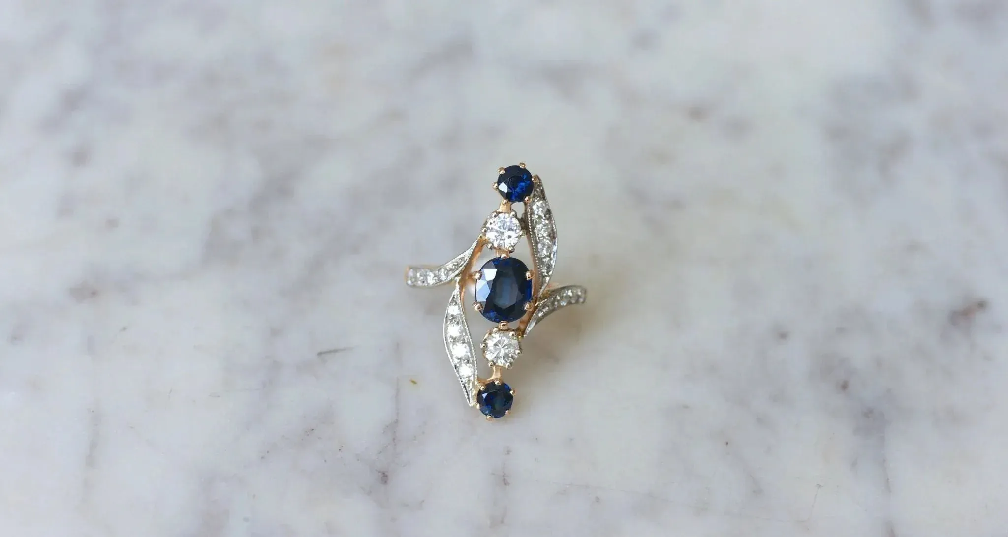 Bague marquise or rose et blanc, saphirs et diamants sold by 58 Facettes product image thumbnail 3