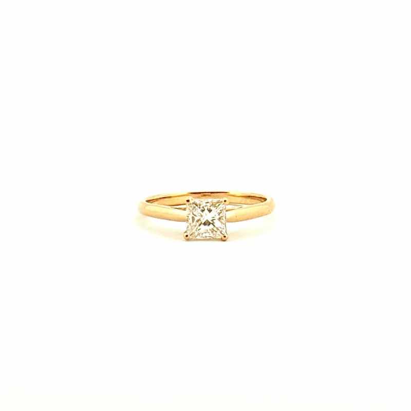 Solitaire en or jaune 18 carats diamants princesse sold by 58 Facettes