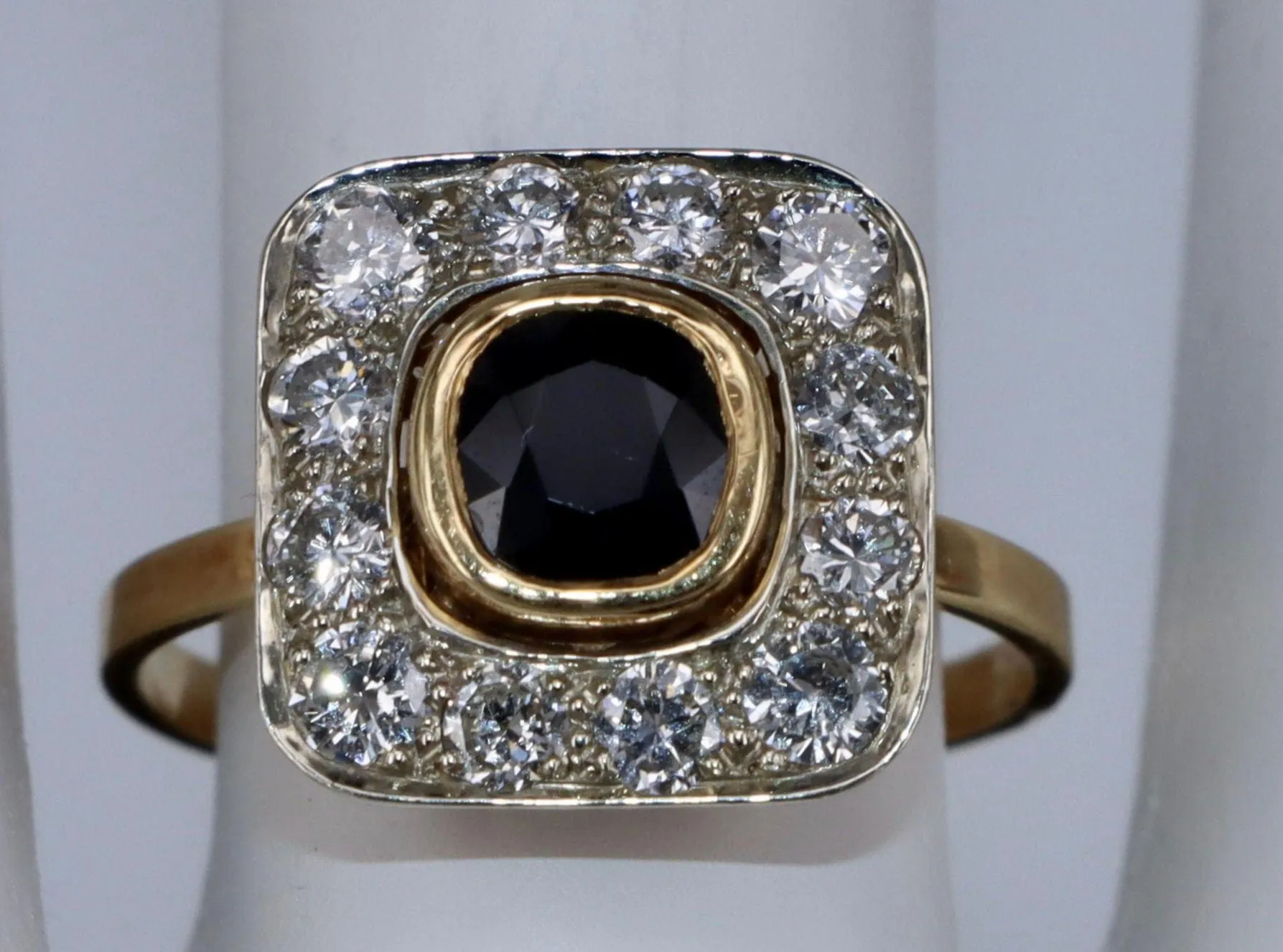 Bague Vintage Saphir Bleu et Diamants en or jaune sold by 58 Facettes