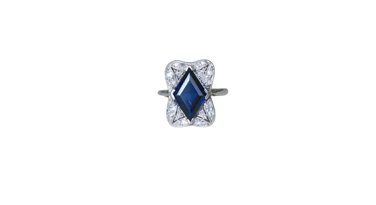 Bague Art Déco Losange Saphir synthétique et diamants sold by 58 Facettes