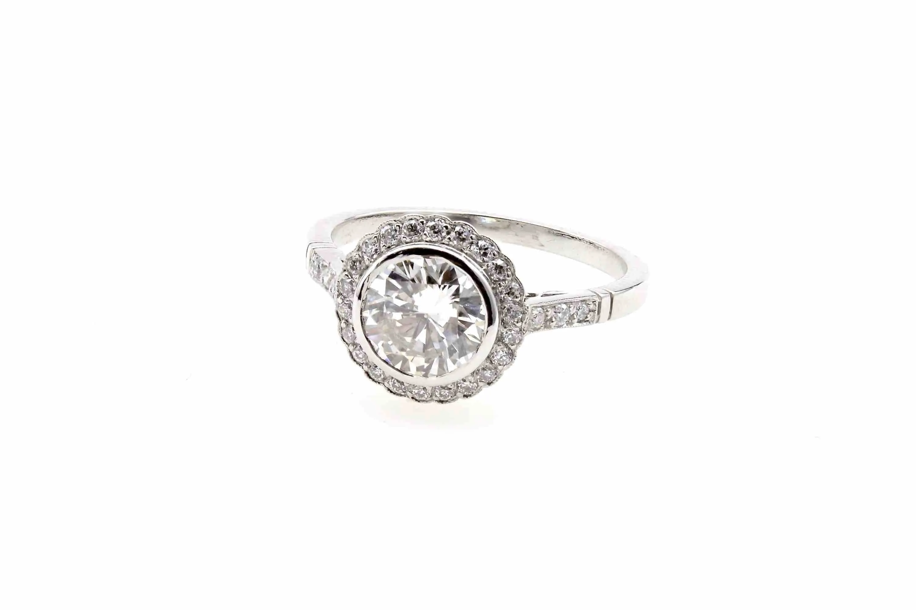 Bague en platine avec diamant 1,57 ct et pavage de diamants sold by 58 Facettes product image thumbnail 4