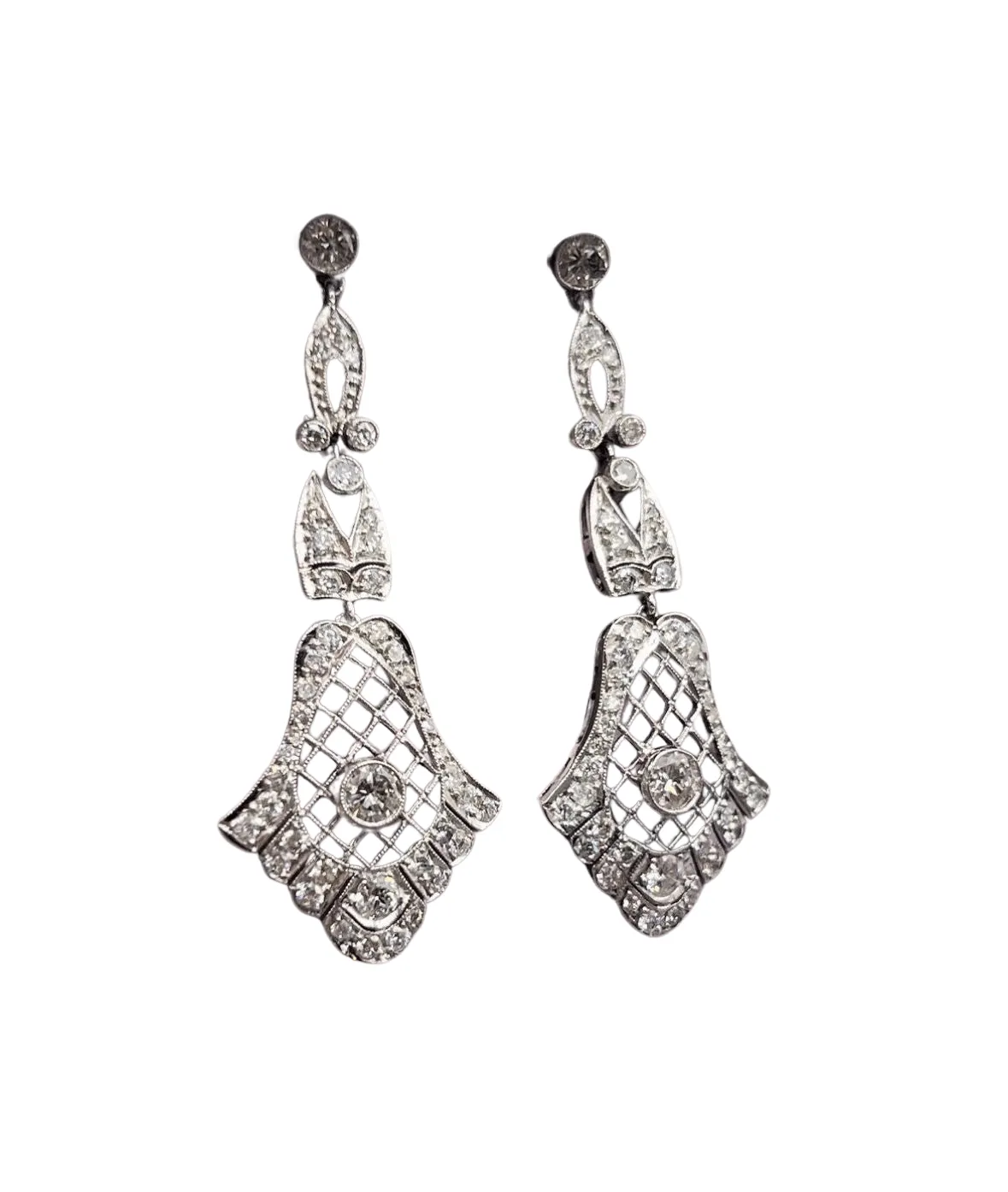 Boucles d'oreilles de style Art Déco en platine avec diamants. sold by 58 Facettes