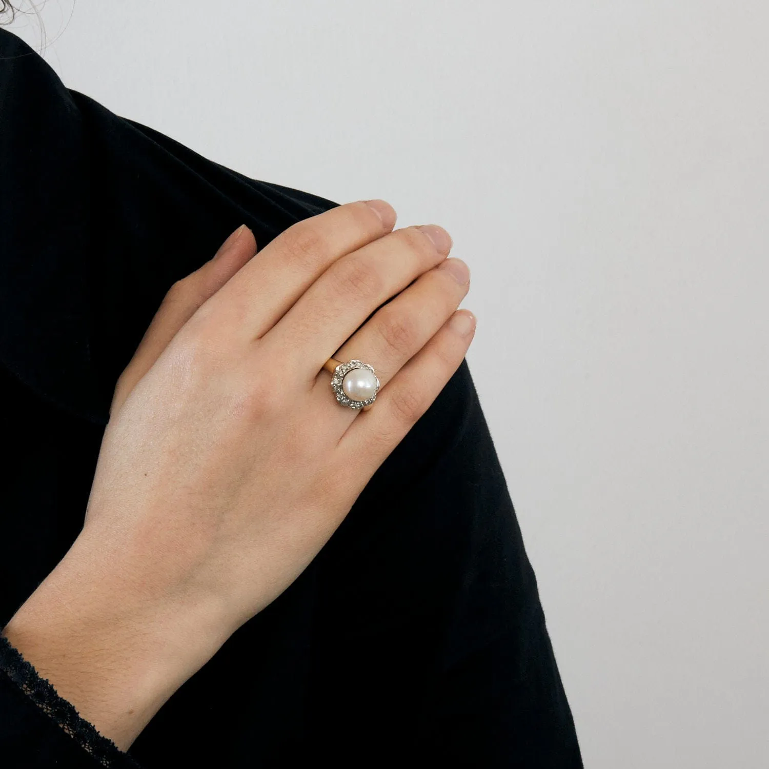 Bague avec perle et diamants sold by 58 Facettes product image thumbnail 2