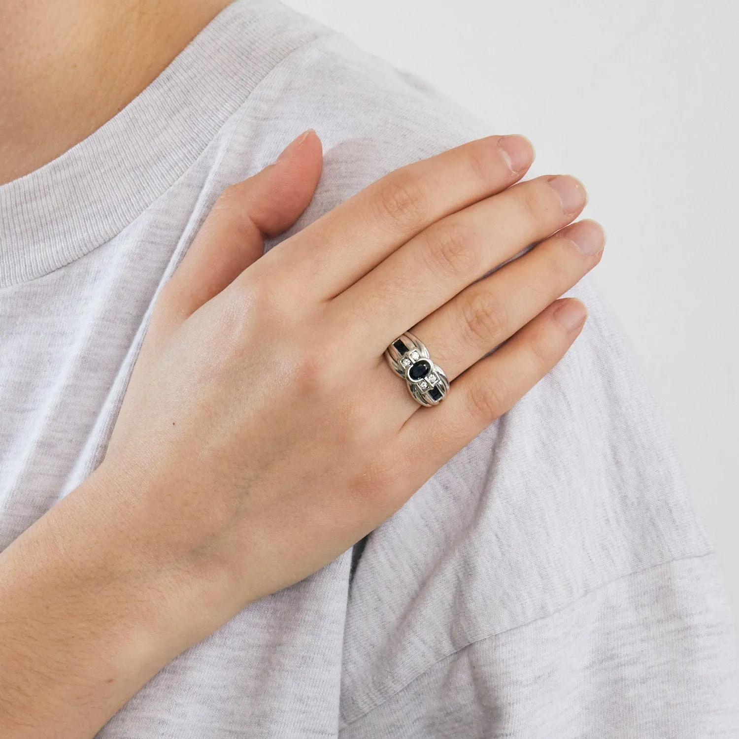 Bague en or blanc saphirs et diamants sold by 58 Facettes product image thumbnail 3