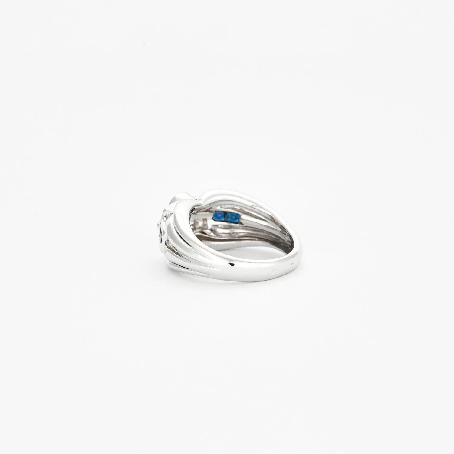 Bague en or blanc saphirs et diamants sold by 58 Facettes product image thumbnail 4