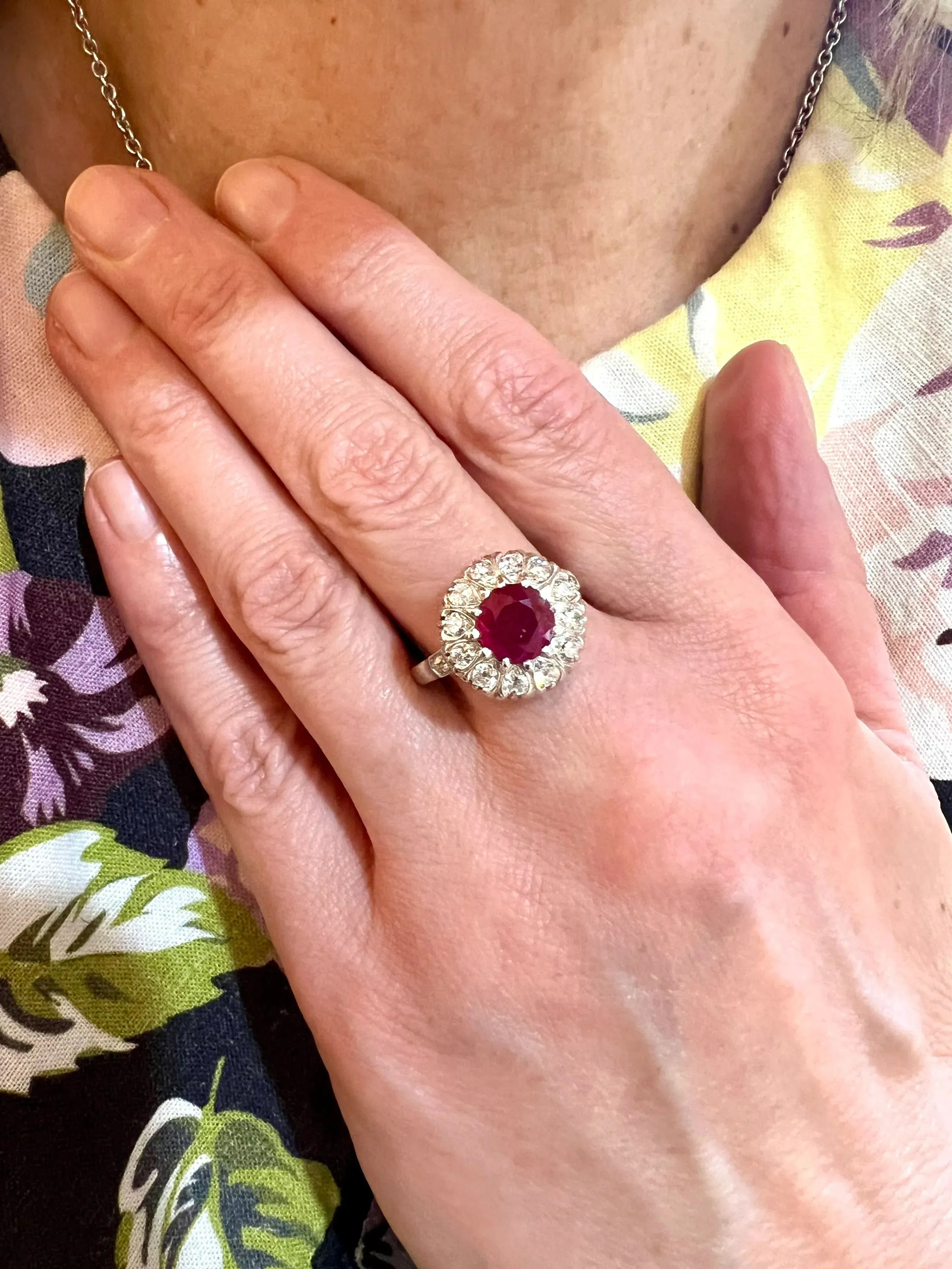 Bague marguerite rubis birman 2 Carats diamants platine or blanc (Certificat) sold by 58 Facettes product image thumbnail 3