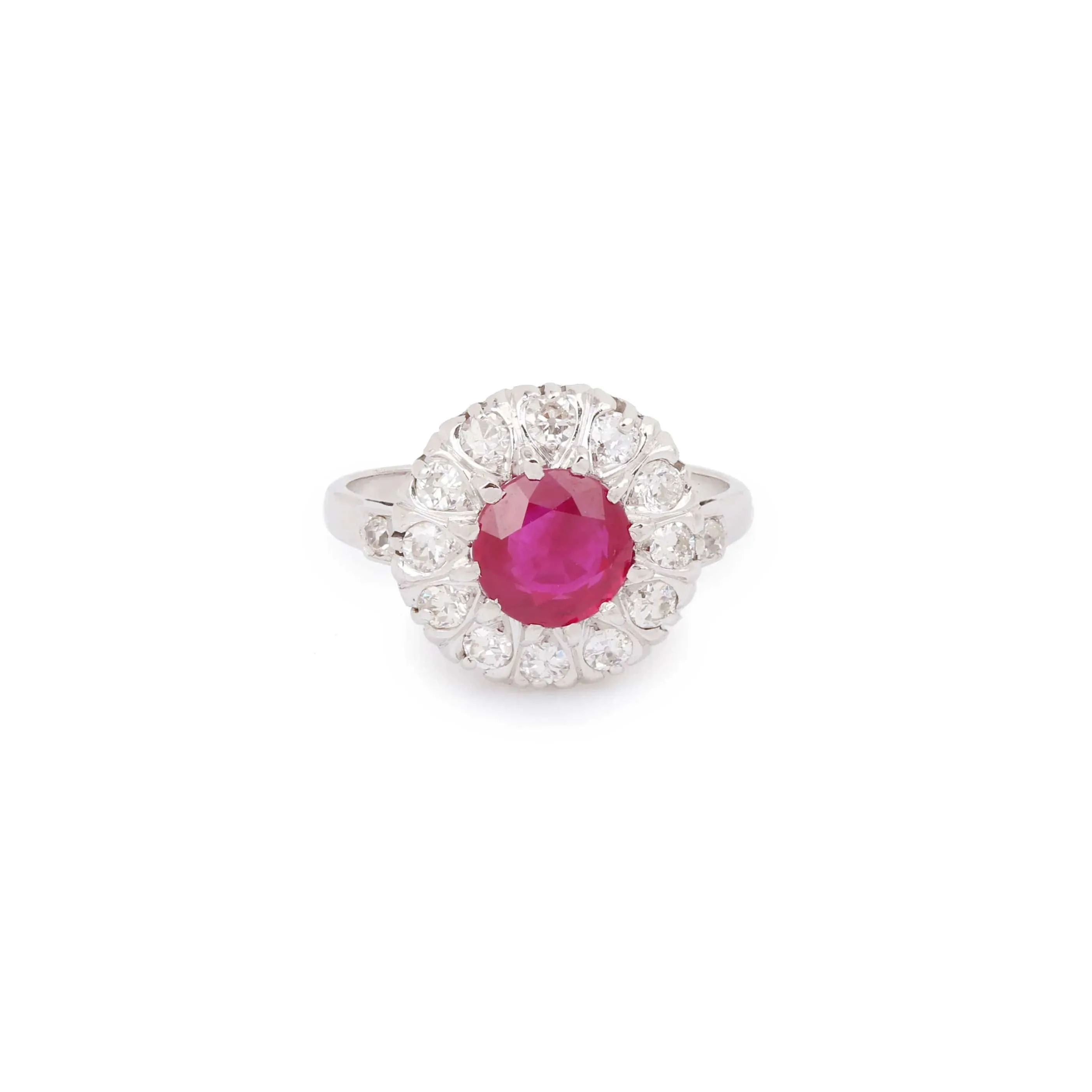 Bague marguerite rubis birman 2 Carats diamants platine or blanc (Certificat) sold by 58 Facettes