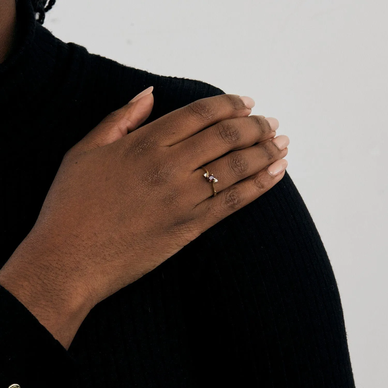 Bague fine Grenat Diamants sold by 58 Facettes product image thumbnail 2