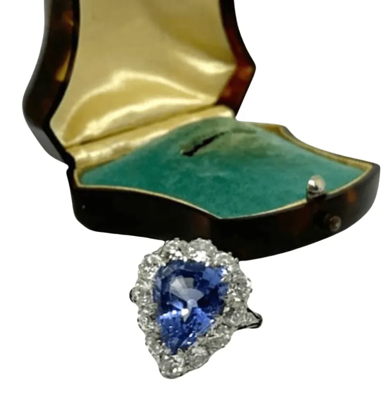 Bague platine saphir central bordé de diamants made by 58 Facettes