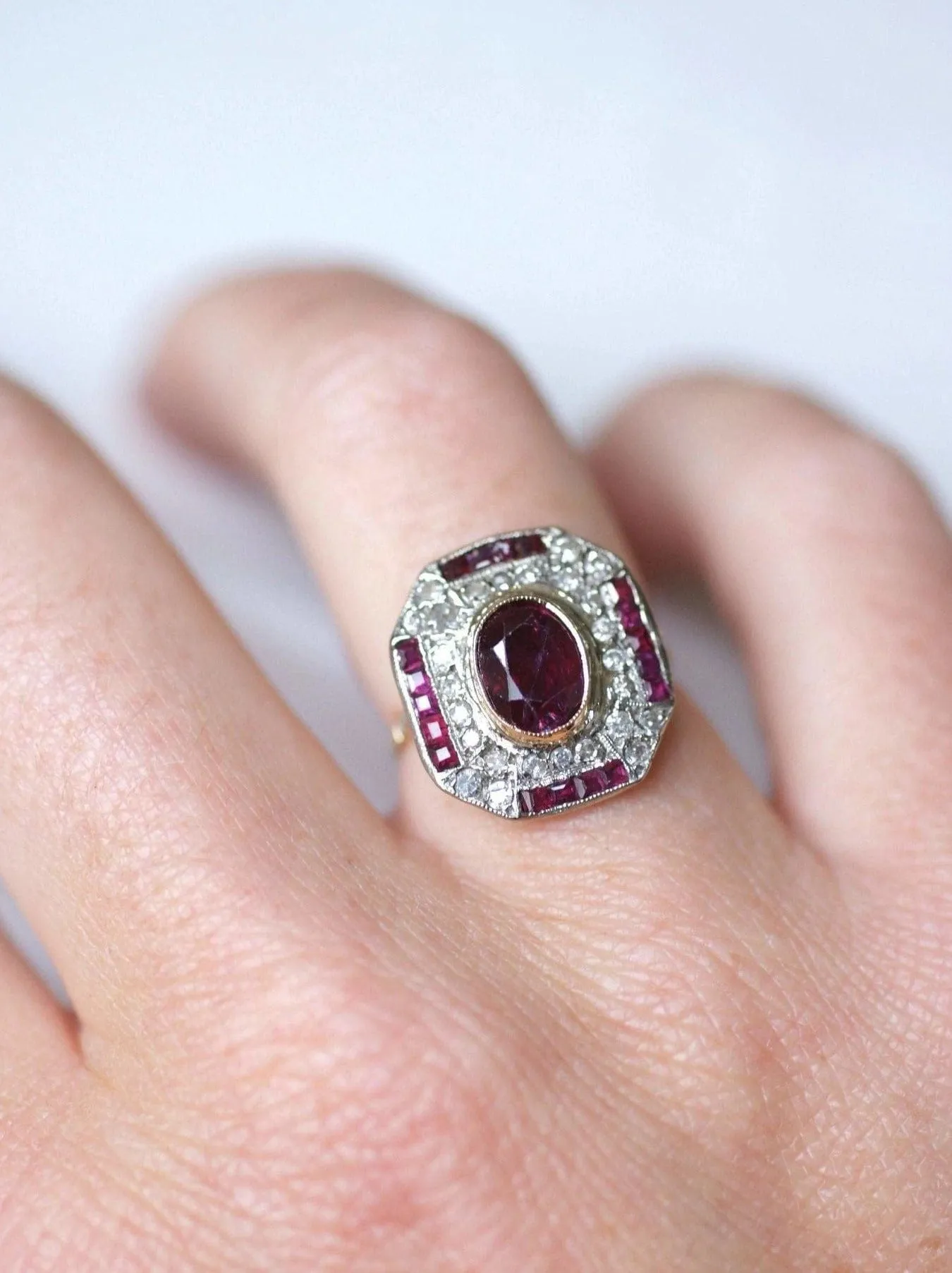 Bague de fiançailles Art Deco diamants et rubis sold by 58 Facettes product image thumbnail 5