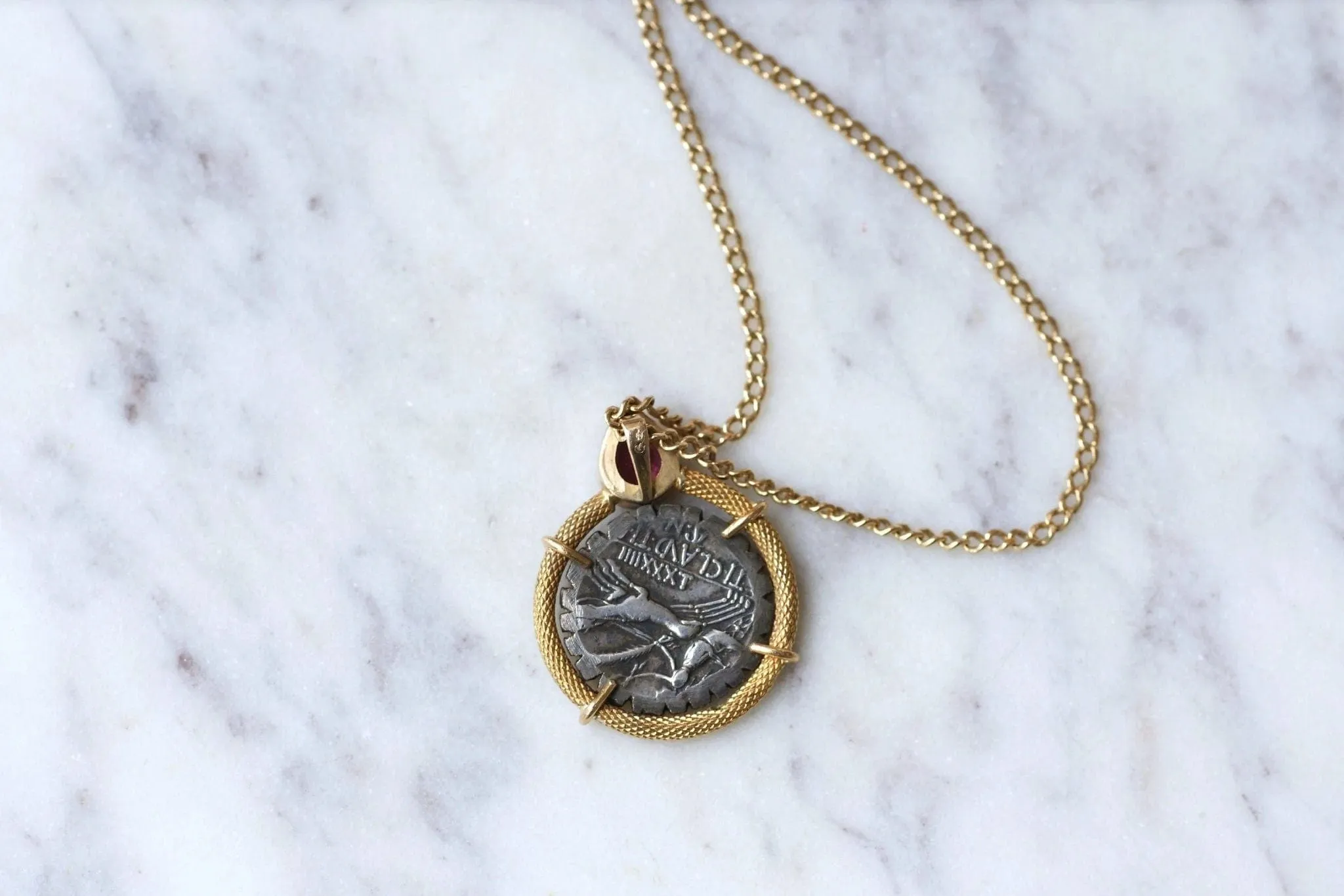 Sautoir grenat et pièce romaine Déesse Diane sold by 58 Facettes product image thumbnail 3