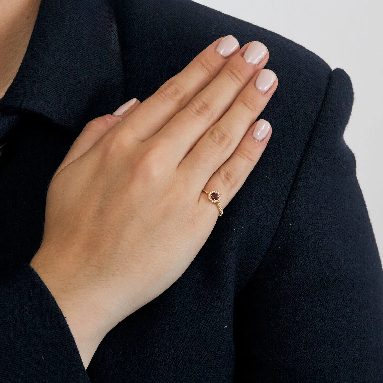 GEMMYO - Bague or jaune avec rubis et diamants sold by 58 Facettes product image thumbnail 2