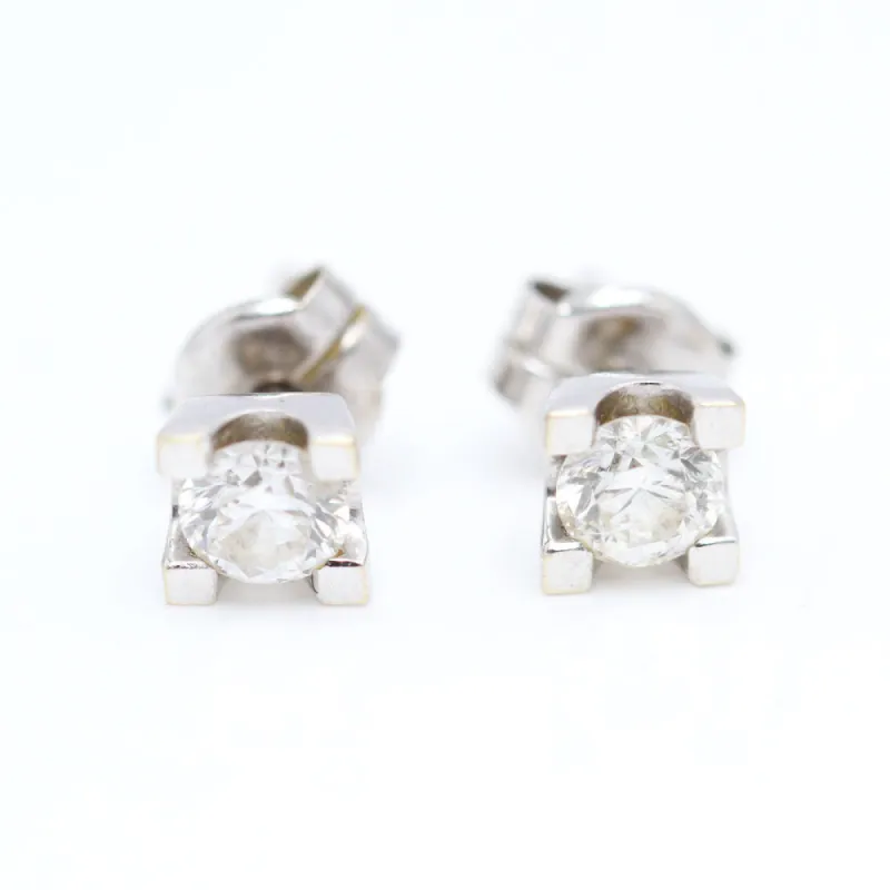 Boucles d'oreilles solitaires en or blanc avec diamants sold by 58 Facettes