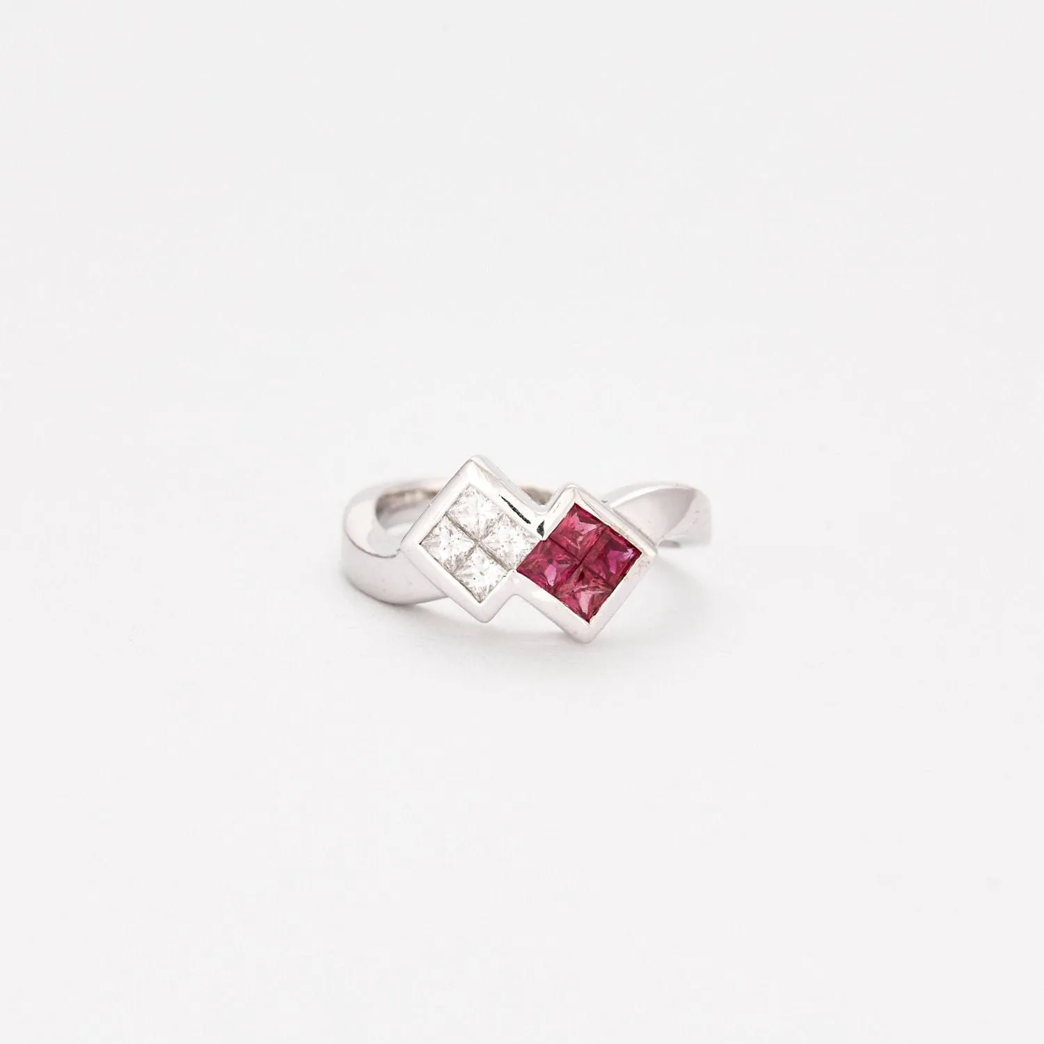 Bague diamants et rubis sold by 58 Facettes product image thumbnail 3