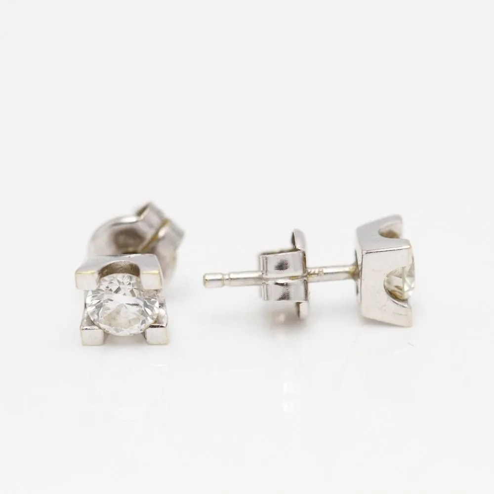 Boucles d'oreilles solitaires en or blanc avec diamants sold by 58 Facettes product image thumbnail 3