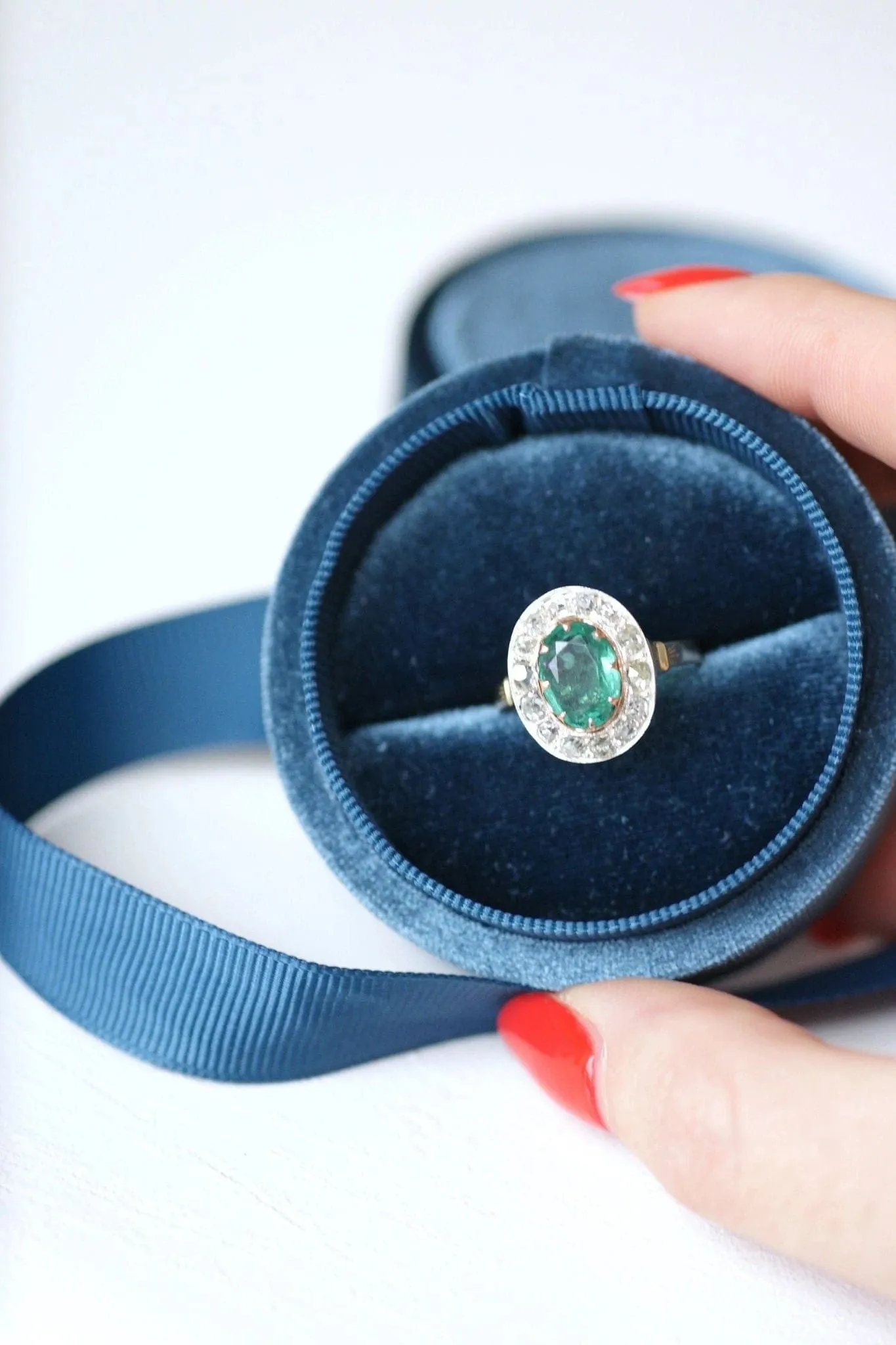 Bague marguerite émeraude entourage diamants sold by 58 Facettes product image thumbnail 3